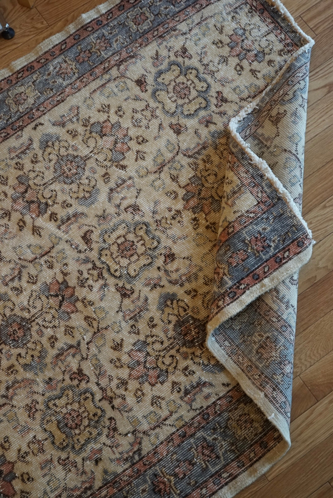Türkiye Old Isparta Beige , Glay , Botanical 1970年代 176 × 119 cm No.TR25453