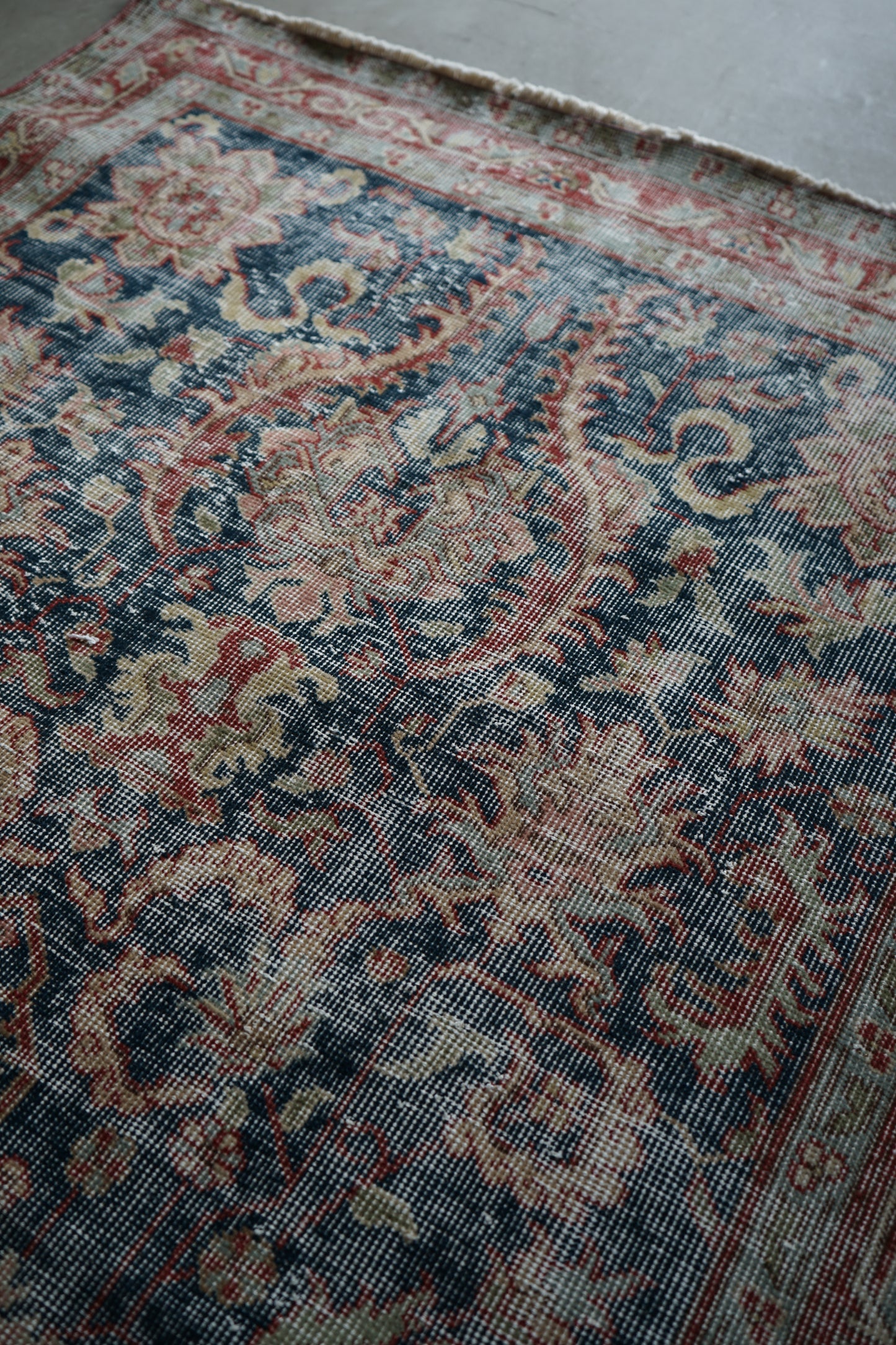 TURKEY OLD ISPARTA NAVY FLORAL 1970年代 207 × 114 cm No.TR25176