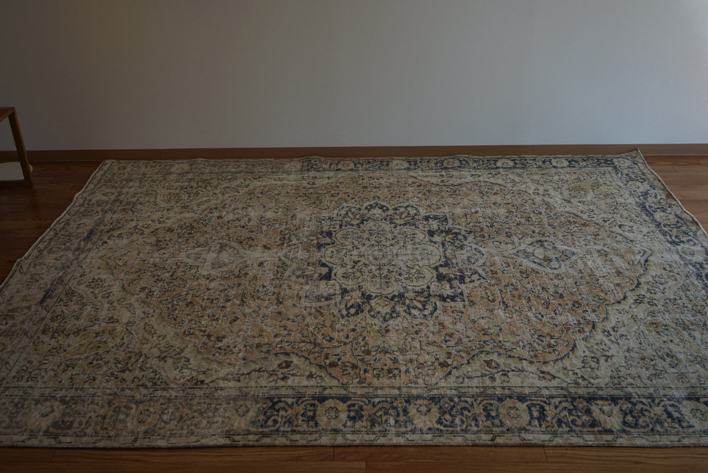 Türkiye Old Isparta Medallion Navy , Beige 1960年代 259 × 194 cm No.TR25375