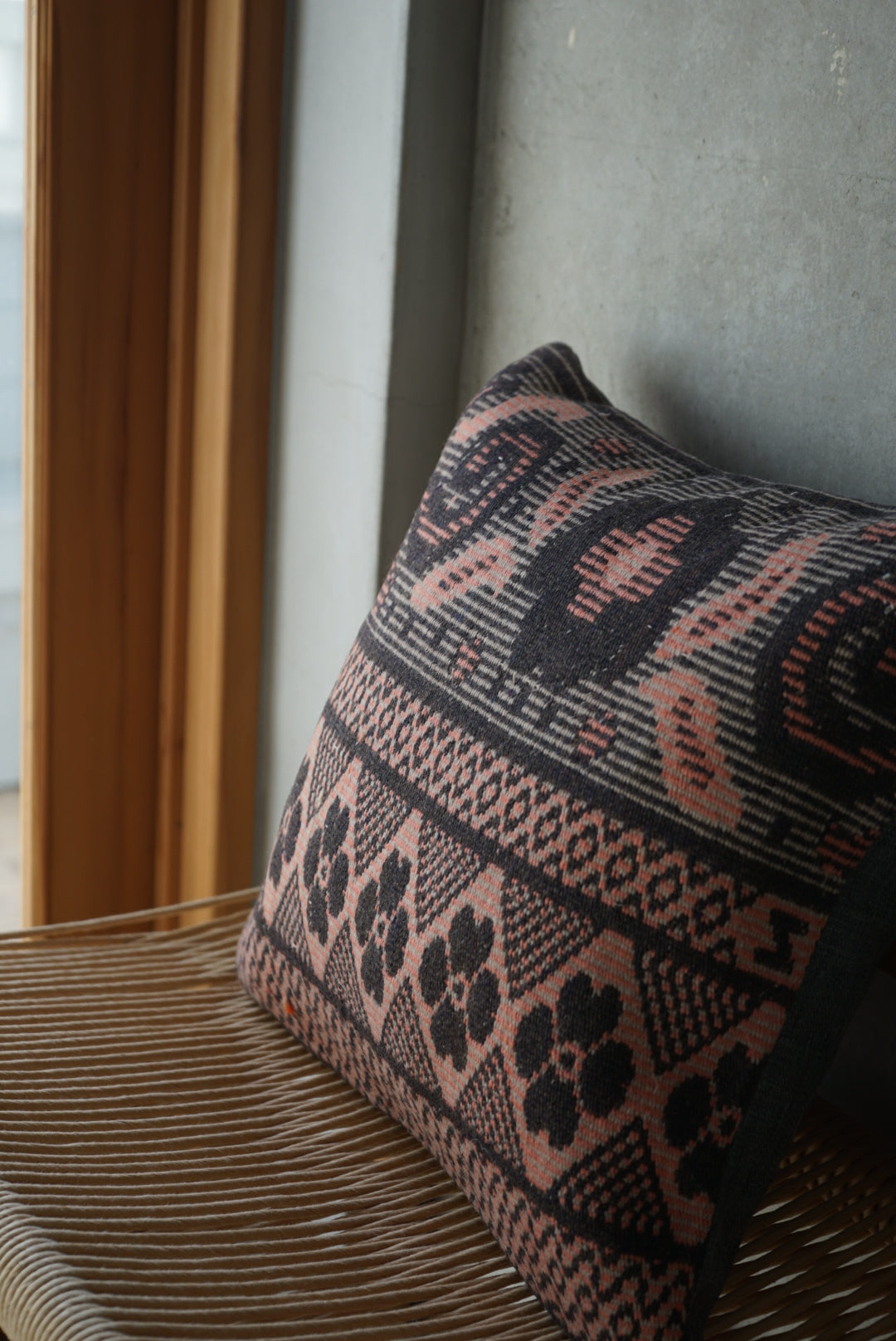 Türkiye Old Kilim Cushion Cover Pink 40 × 40 cm No.TR25326