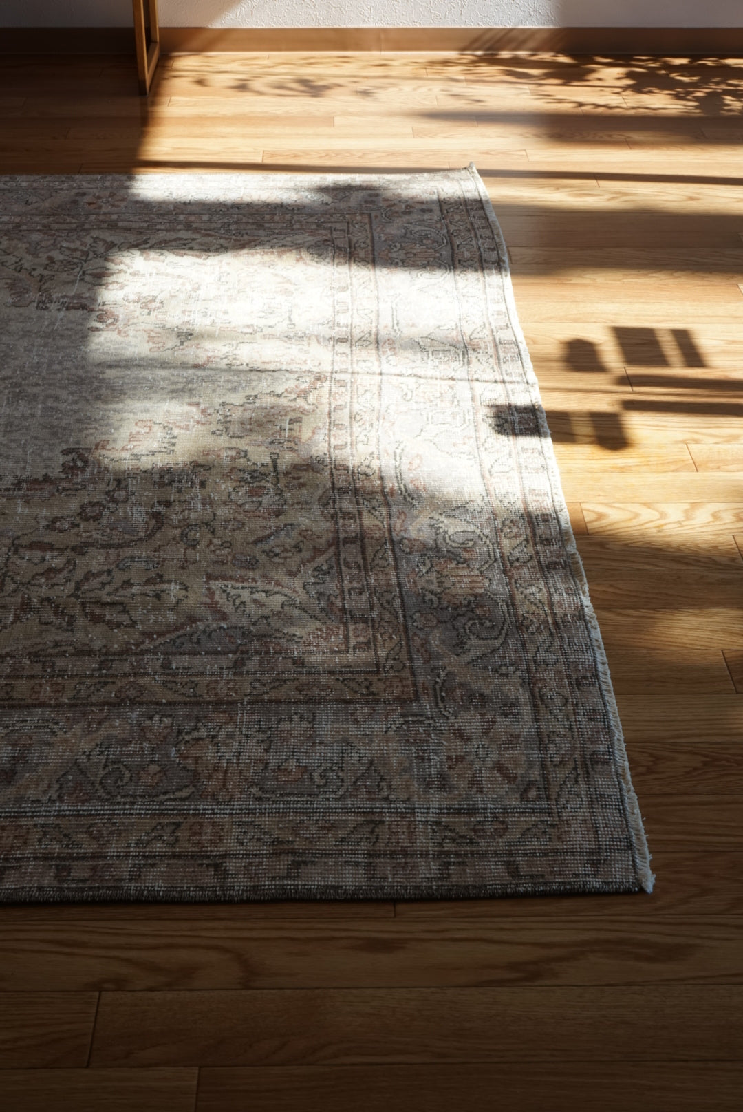 Türkiye Old Isparta Medallion Beige , Glay 1960年代 284 × 183.5 cm No.TR25476