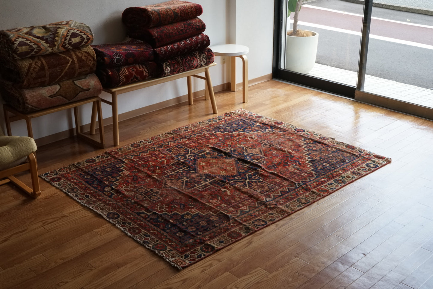 店頭販売 Afghanistan Old Persia Design 1930年代 179.5 × 140.5 cm  No.AF2535 / 国内送料無料・羊毛手織り絨毯
