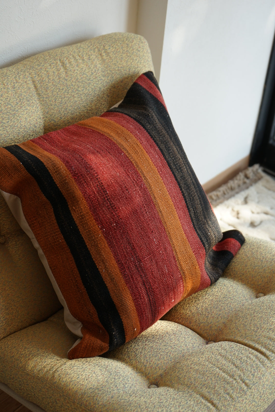 Türkiye Old Kilim Cushion Cover Red , Orange , Black Stripe Design 50 × 50 cm No.TR25561 / 送料無料・羊毛手織りキリム