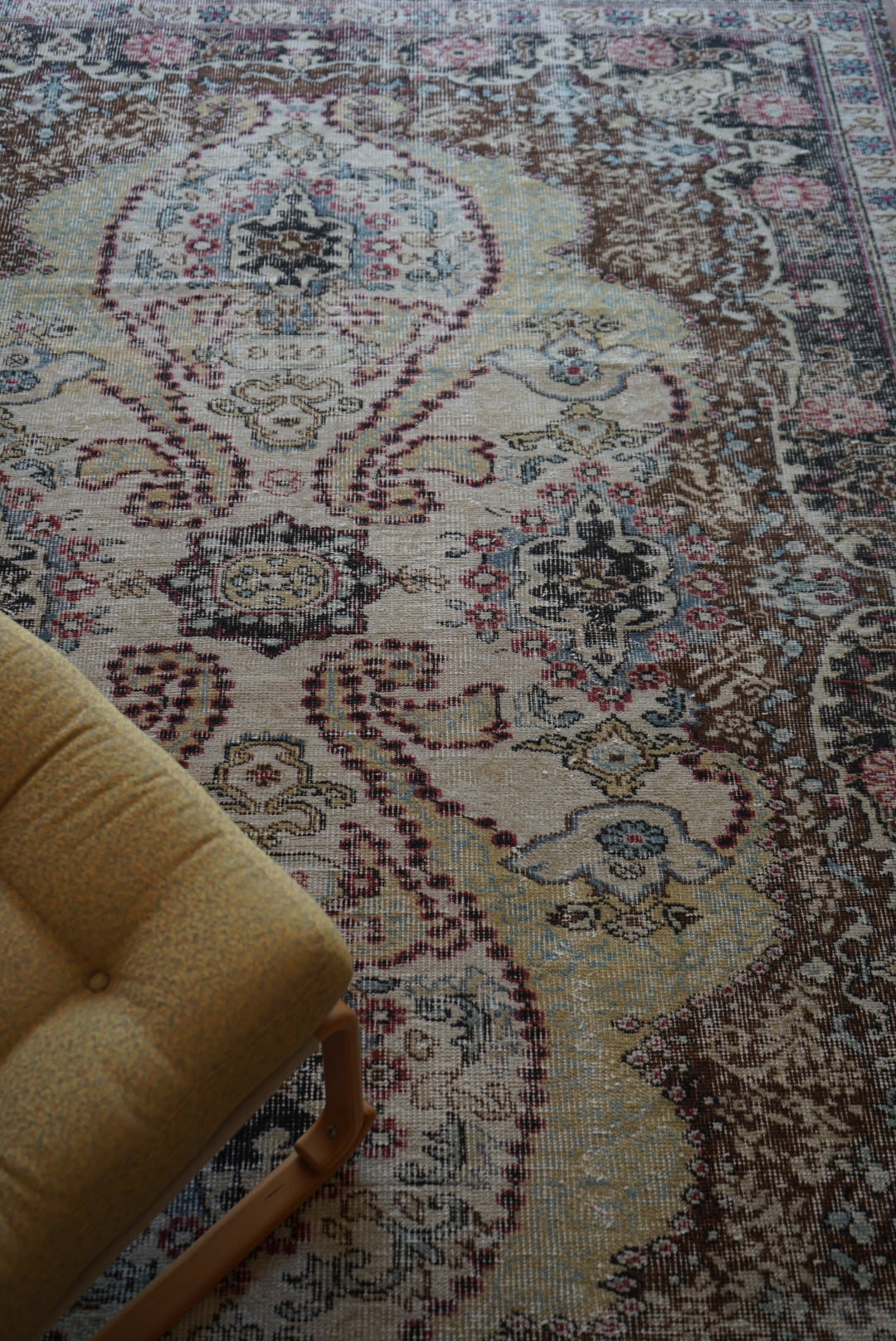 Türkiye Old Oushak Flower Medallion Black Butterfly 1970年代 263 × 176 cm No.TR25402