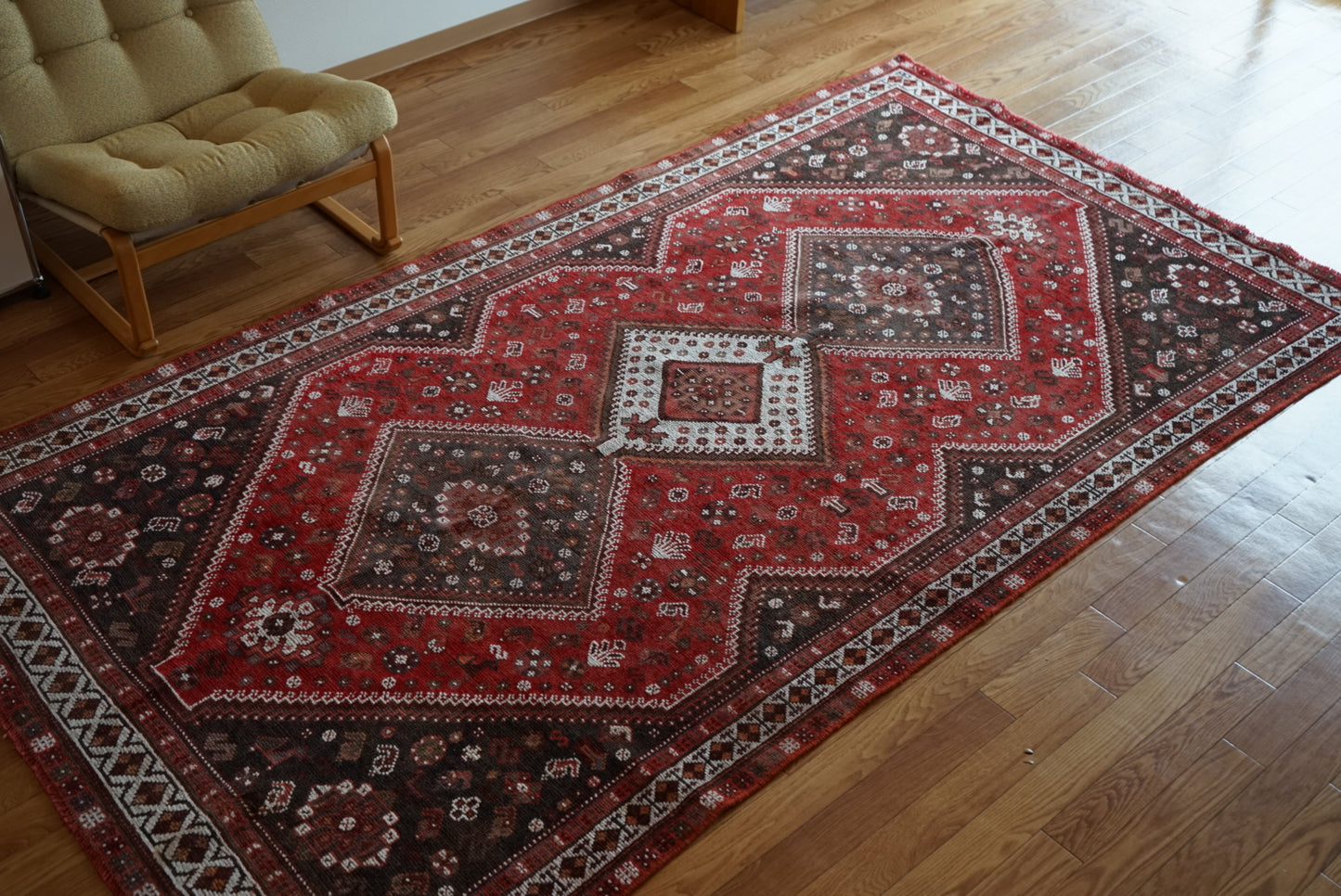 店頭販売 Türkiye Old Persia Design Red , Black 1960年代 263 × 145 cm No.TR25515 / 国内送料無料・羊毛手織り絨毯