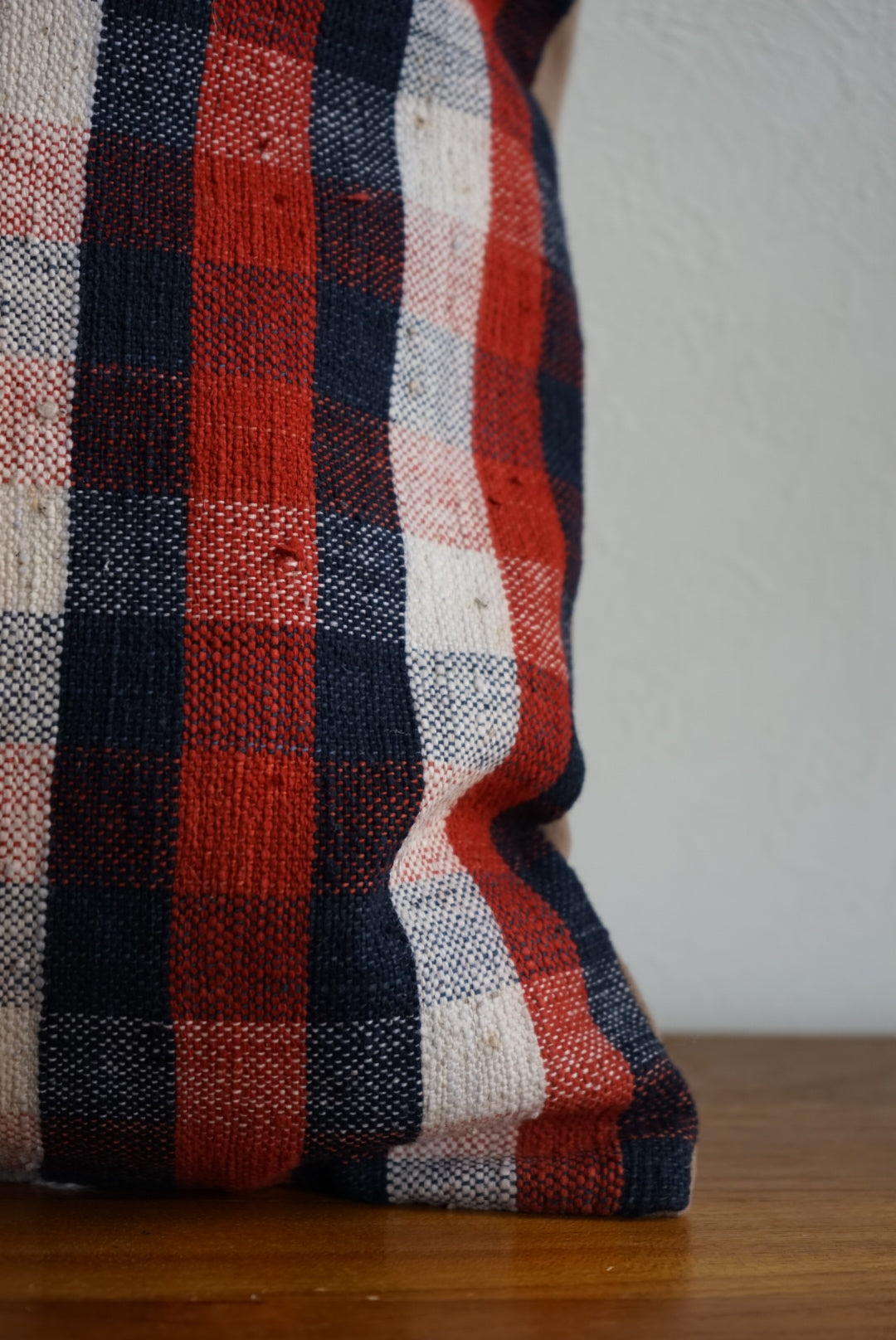 Türkiye Old Kilim Cushion Cover Navy , White , Red Mix Color Checker Design 50 × 50 cm No.TR25525 / 国内送料無料・羊毛手織りキリム
