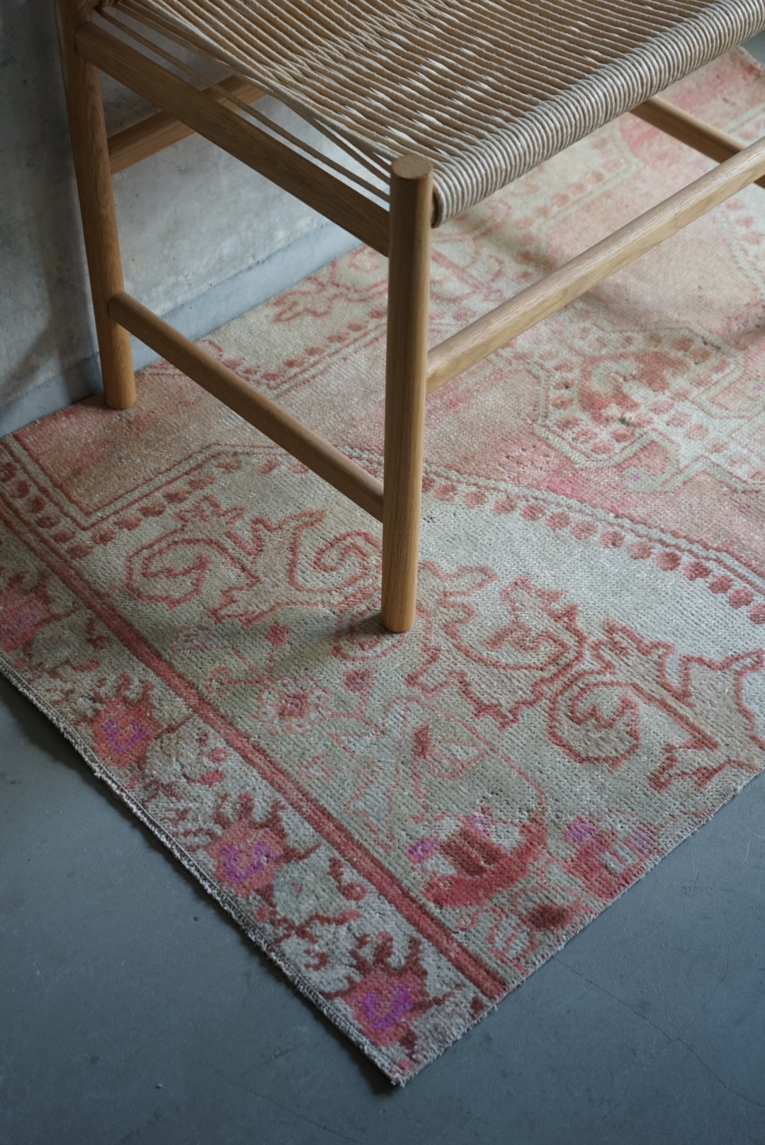 Türkiye Old Oushak Rose Pink Small size 1970年代 137 × 91 cm No.TR25244