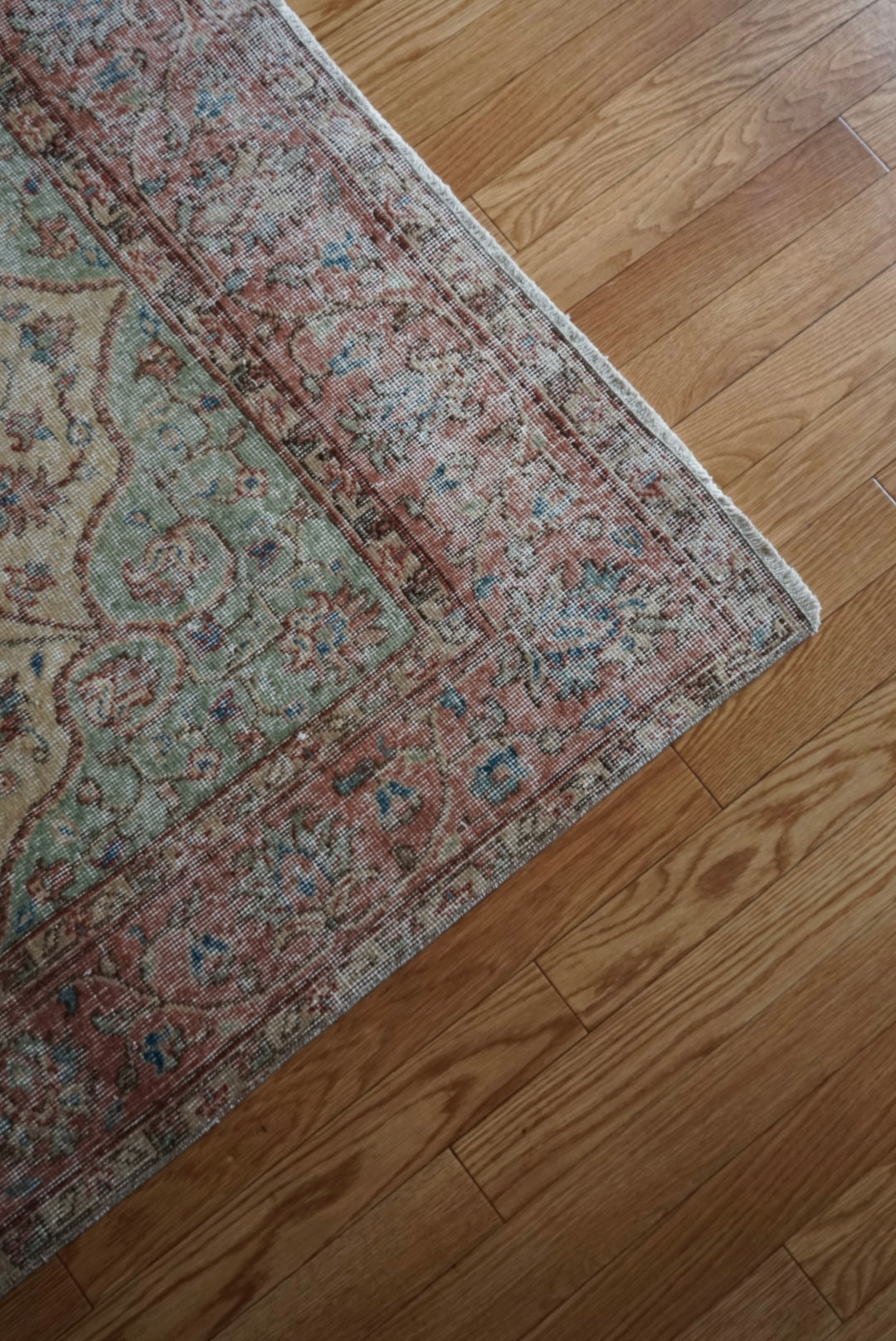 Türkiye Old Isparta Beige , Red , Green Medallion 1960年代 244 × 142 cm No.TR25455