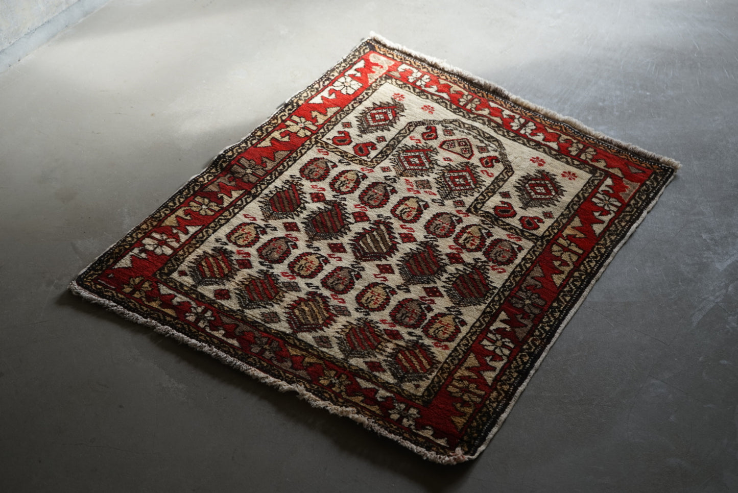Türkiye Old Anatolia Kid's Prayer rug "Armond" 1960年代 92 × 78 cm No.TR25322