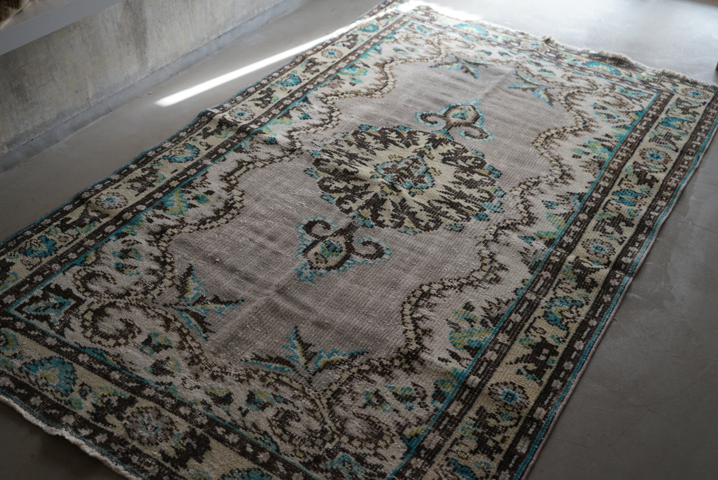 TURKEY OLD ISPARTA GREY 1970年代 223 × 136 cm No.TR25146