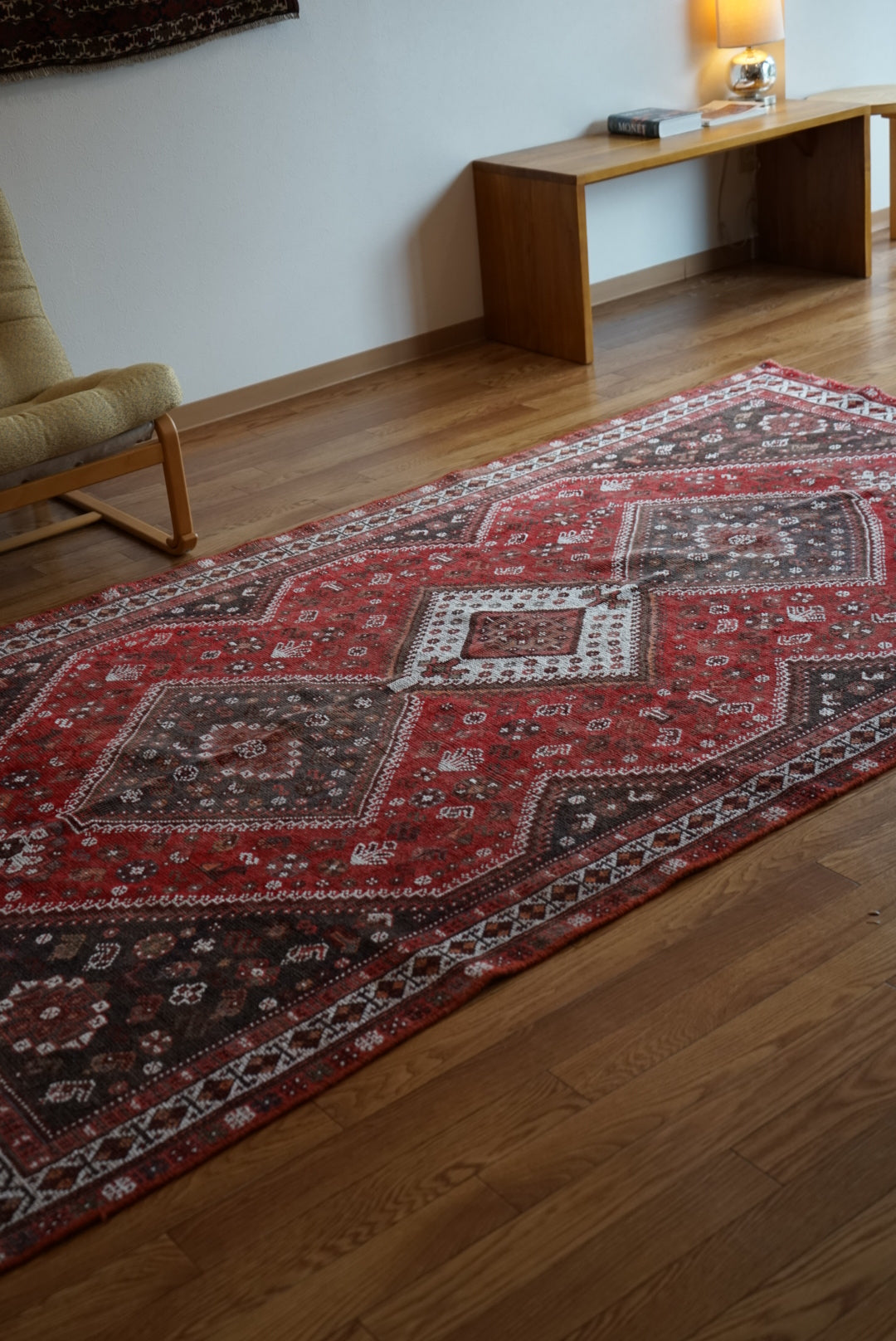 店頭販売 Türkiye Old Persia Design Red , Black 1960年代 263 × 145 cm No.TR25515 / 国内送料無料・羊毛手織り絨毯