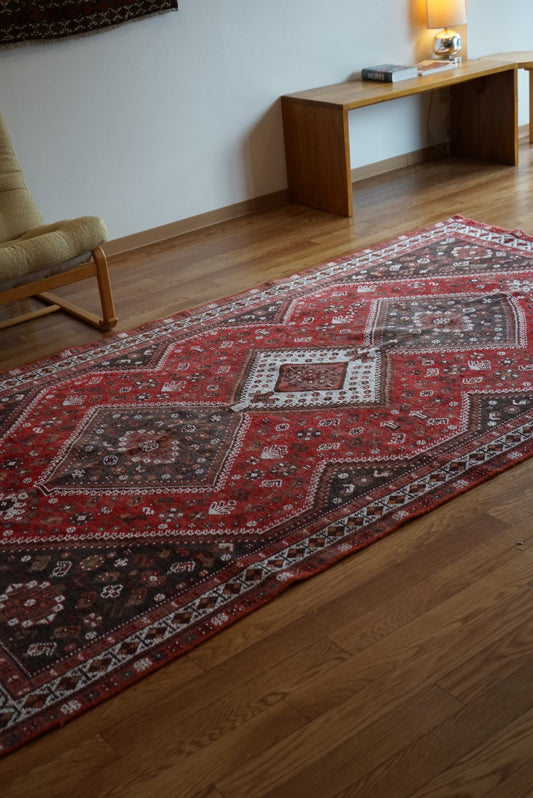 店頭販売 Türkiye Old Persia Design Red , Black 1960年代 263 × 145 cm No.TR25515 / 国内送料無料・羊毛手織り絨毯