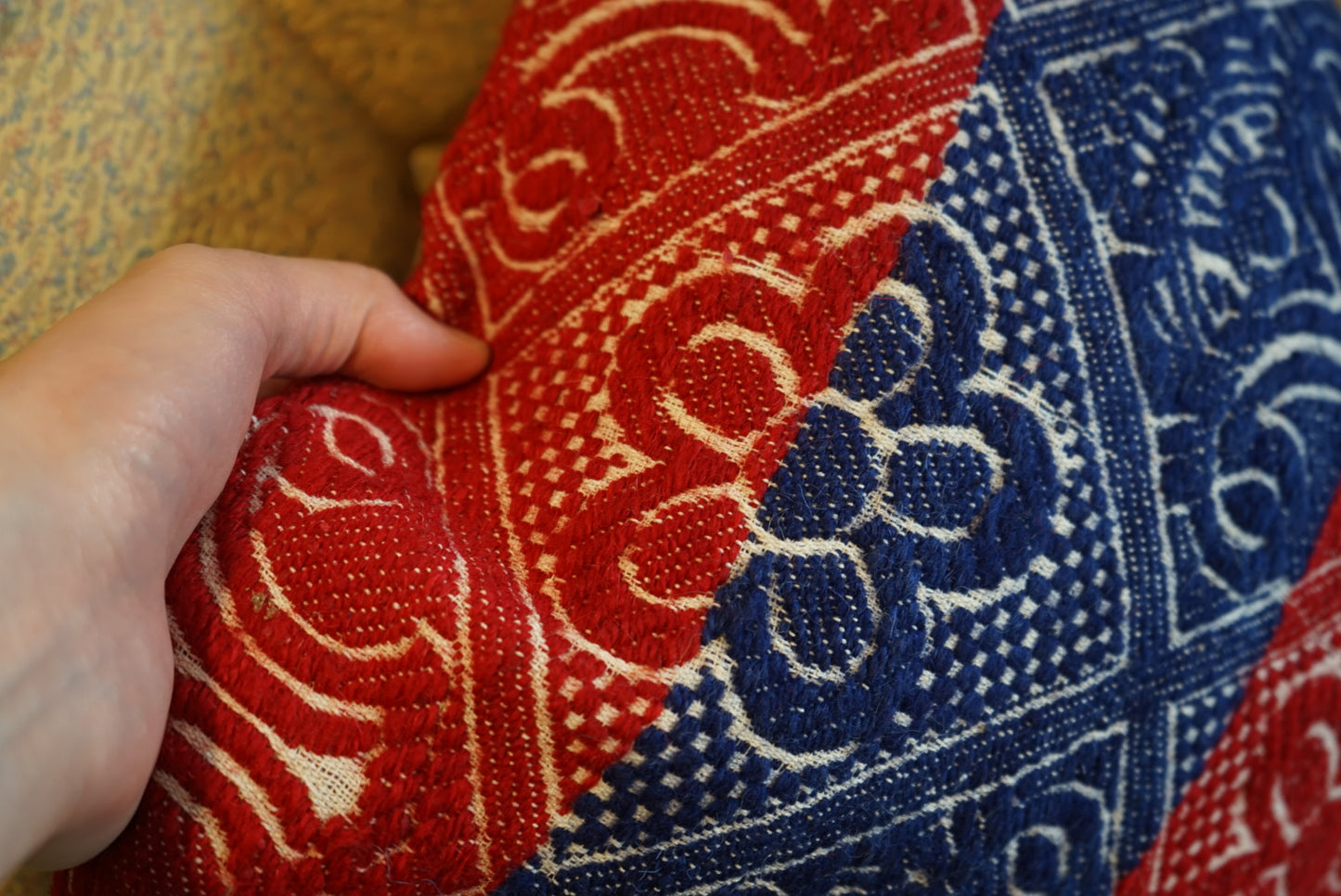 Türkiye Old Kilim Cushion Cover Bicolor Red , Blue Flower 40 × 40 cm No.TR25360