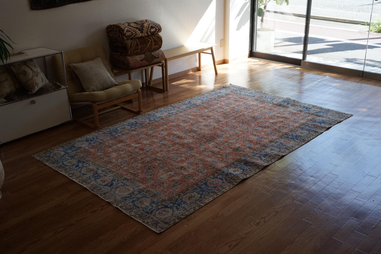 Türkiye Old Isparta Scarlet , Blue 1970年代 271.5 × 164 cm No.TR25507 / 国内送料無料・羊毛手織り絨毯