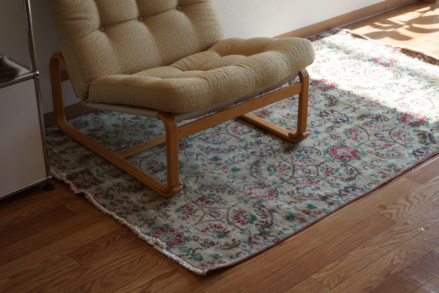 Türkiye Old Isparta Flower Beige 1970年代 175 × 108.5 cm No.TR25472