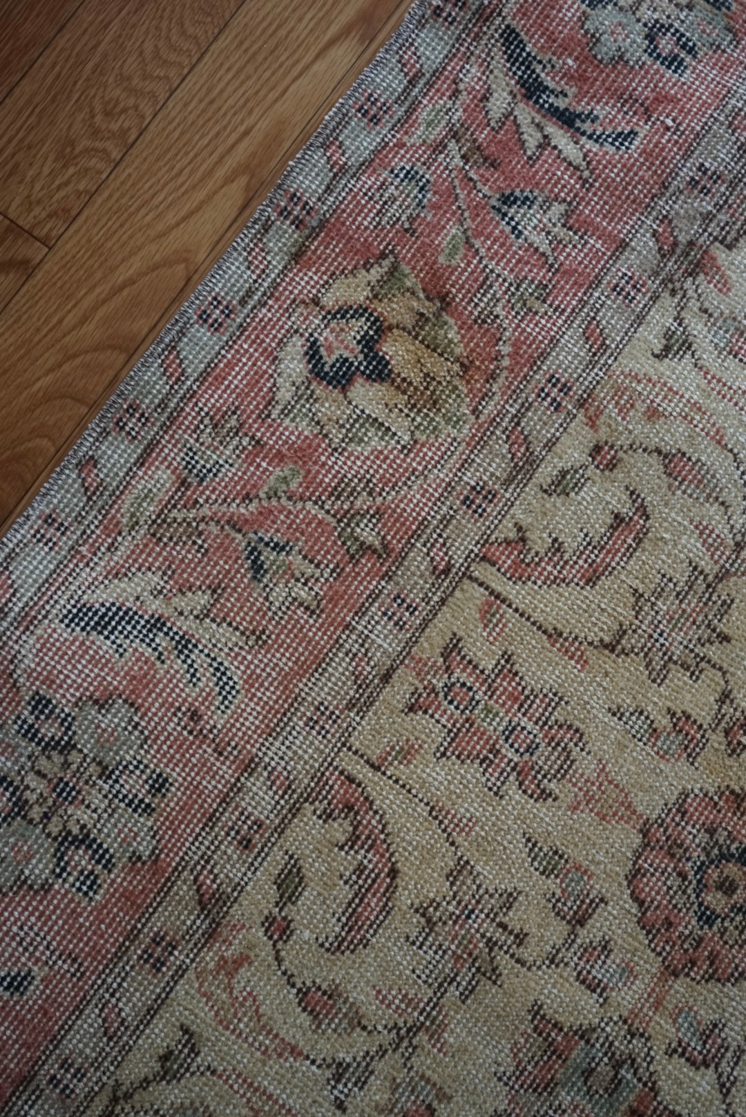 Türkiye Old Isparta Floral Pink , Beige 1970年代 250 × 154 cm No.TR25496 / 国内送料無料・羊毛手織り絨毯
