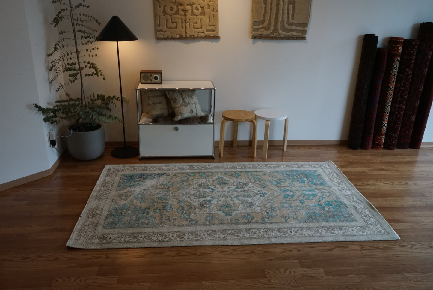 Türkiye Old Oushak Beige , Blue , Medallion 1960年代 227 × 132cm No.TR25454