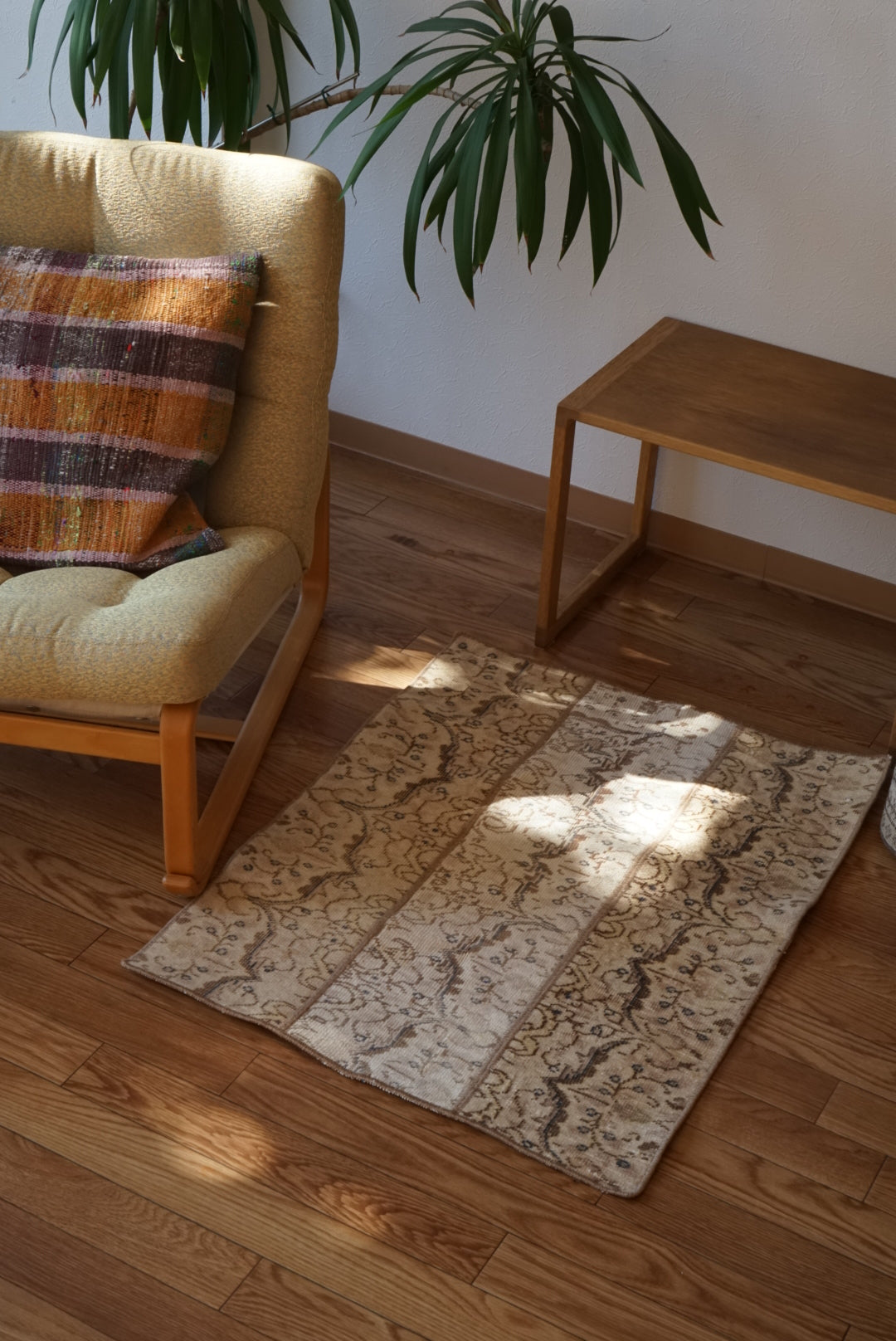 Türkiye Old Oushak Patchwork Beige , Ivory 1970年代 80.5 × 63 cm No.TR25467