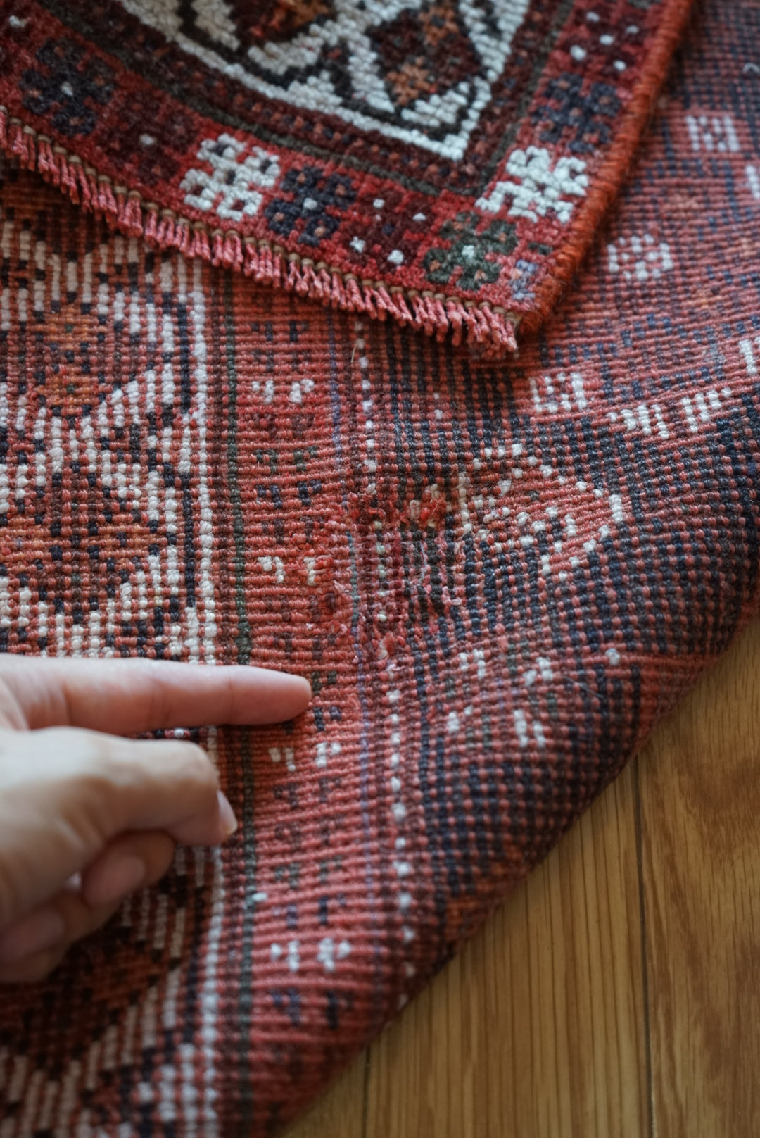 店頭販売 Türkiye Old Persia Design Red , Black 1960年代 263 × 145 cm No.TR25515 / 国内送料無料・羊毛手織り絨毯