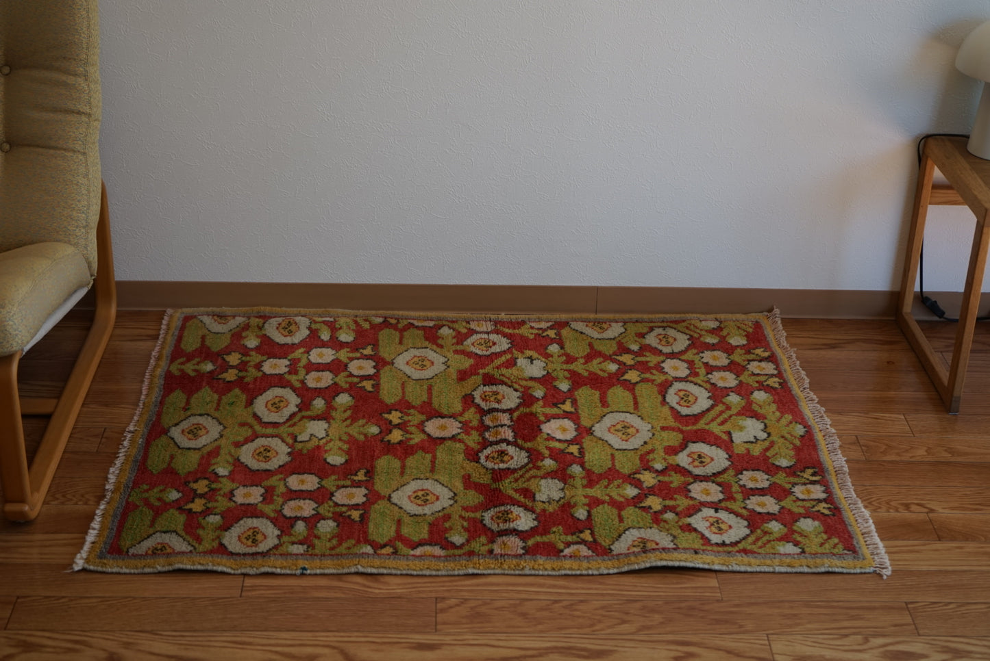 Türkiye Old Oushak Flower Red , Green , Yellow 1970年代 112 × 82.5 cm No.TR25430
