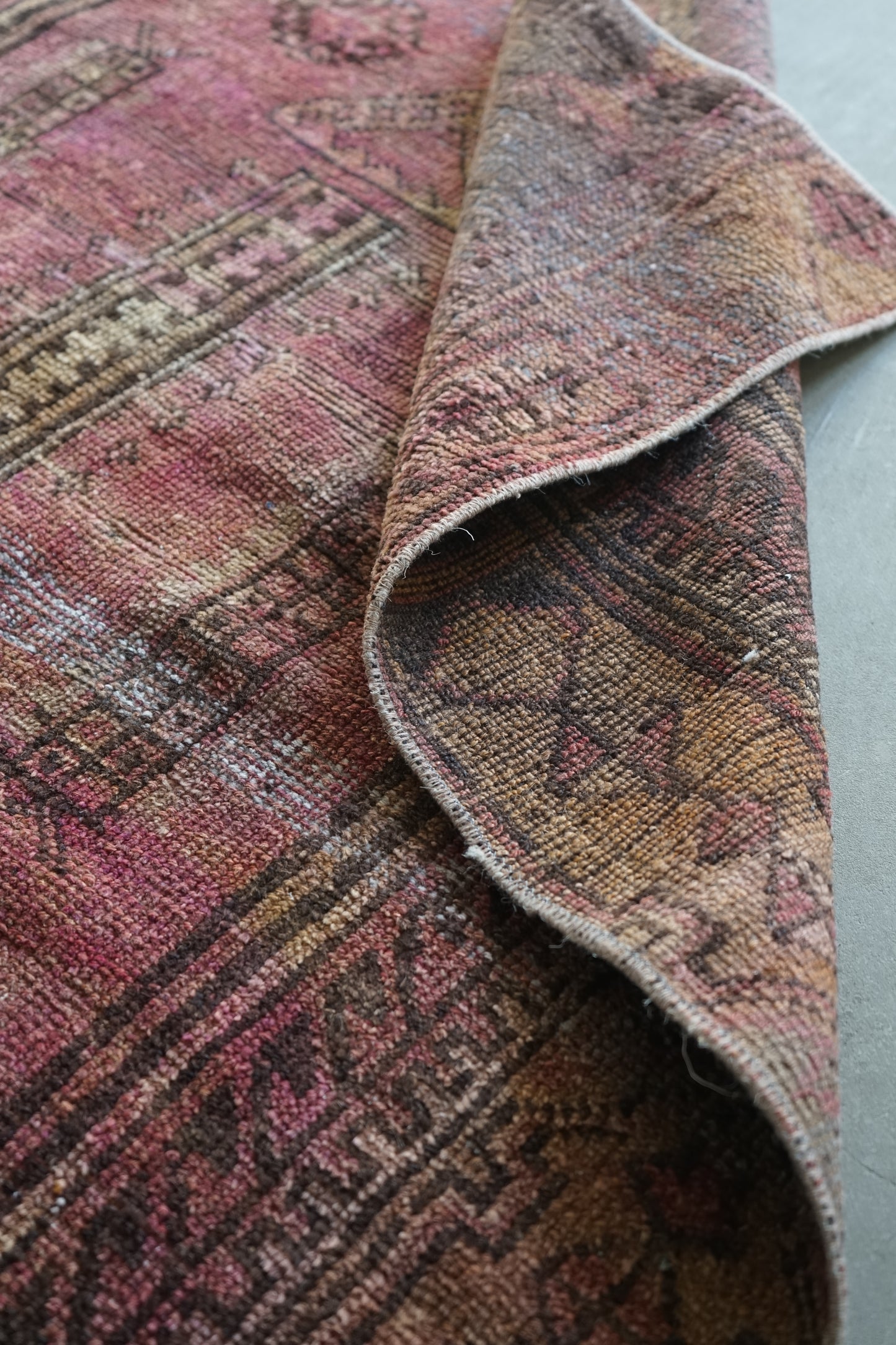 TURKEY OLD SHABBY PURPLE SMALL SIZE 1970年代 126 × 105 cm No.TR25216