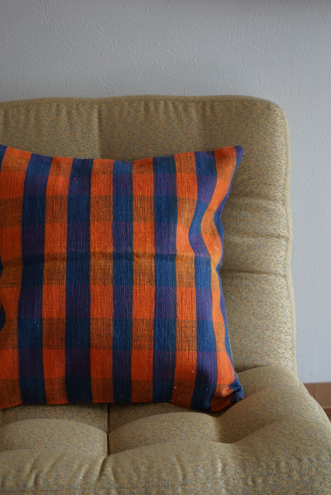 Türkiye Old Kilim Cushion Cover Orange , Blue Checker Design 45 × 45 cm No.TR25531 / 国内送料無料・羊毛手織りキリム