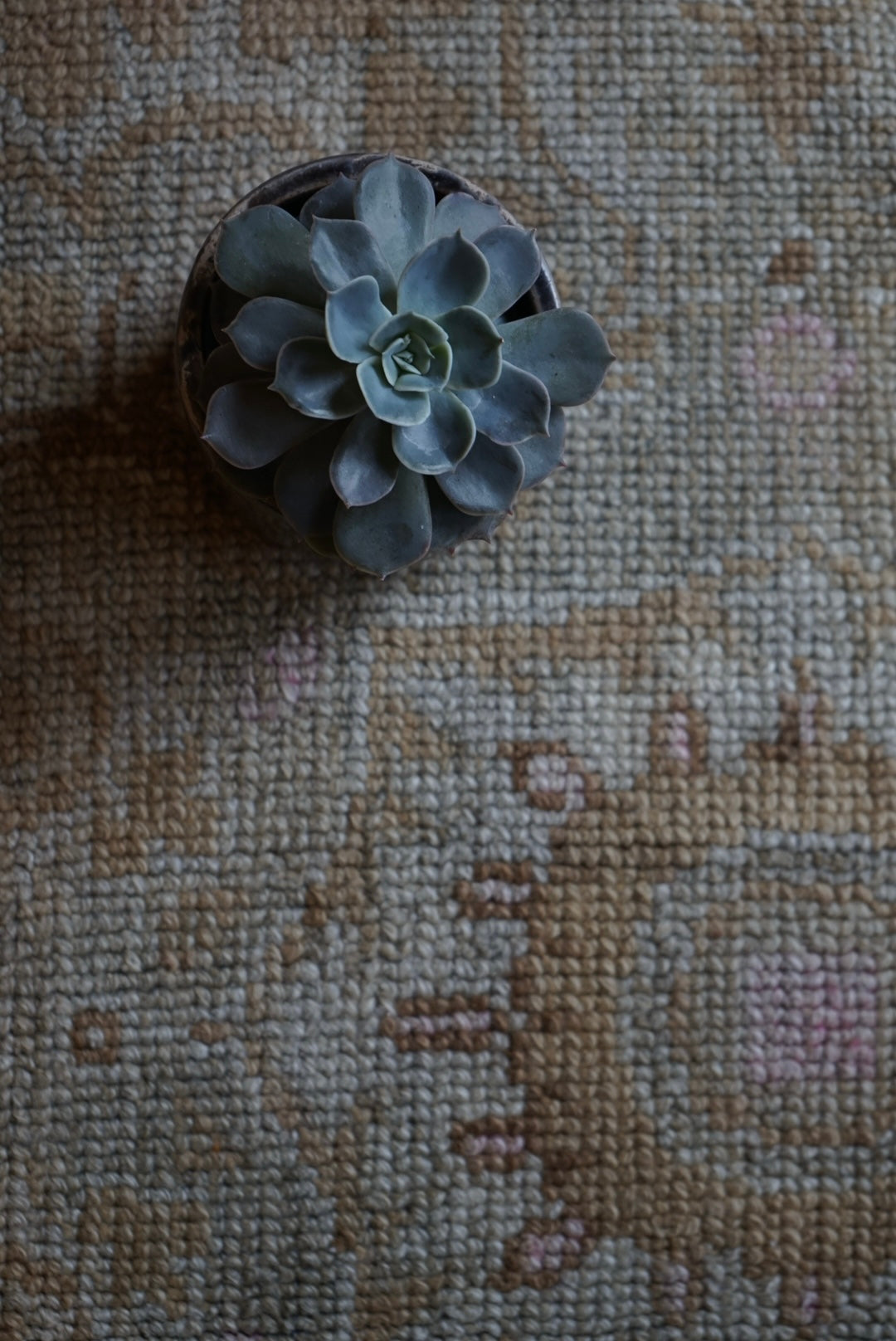 Türkiye Old Oushak Beige Medallion Flower Small size 1970年代 129 × 106 cm No.TR25238