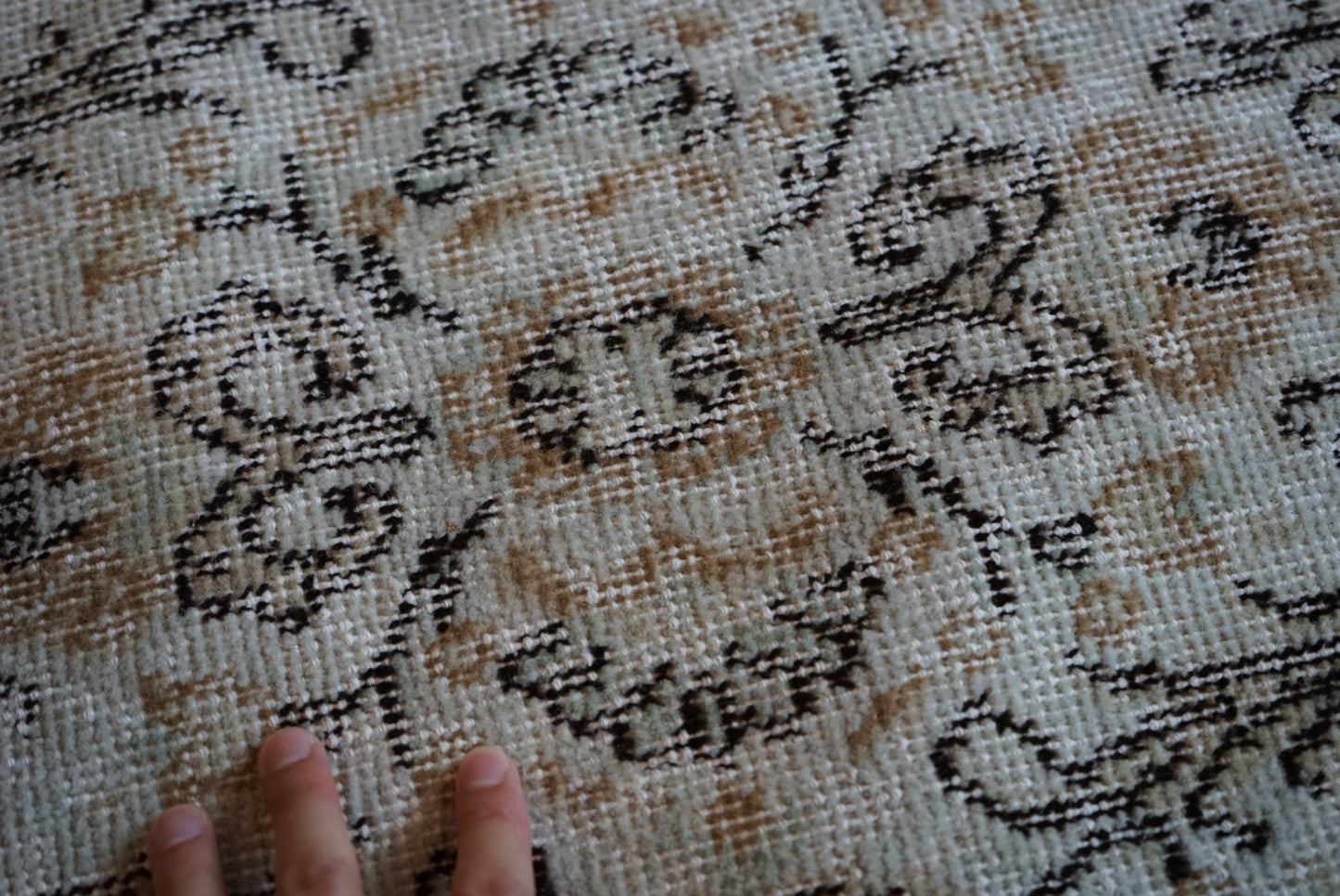 Türkiye Old Isparta Pale Blue , Gold Flower 1970年代 234 × 133 cm No.TR25516 / 国内送料無料・羊毛手織り絨毯
