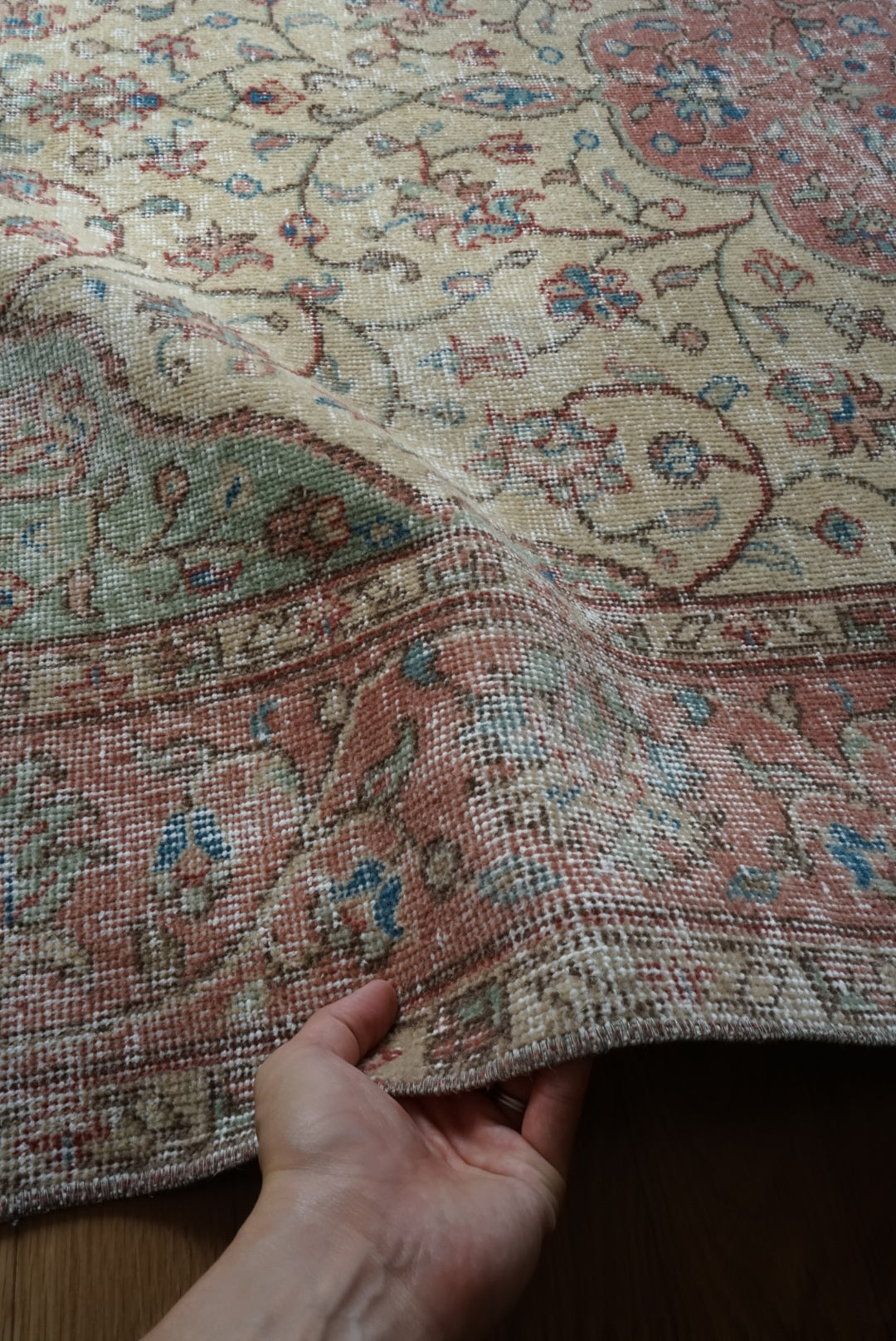 Türkiye Old Isparta Beige , Red , Green Medallion 1960年代 244 × 142 cm No.TR25455