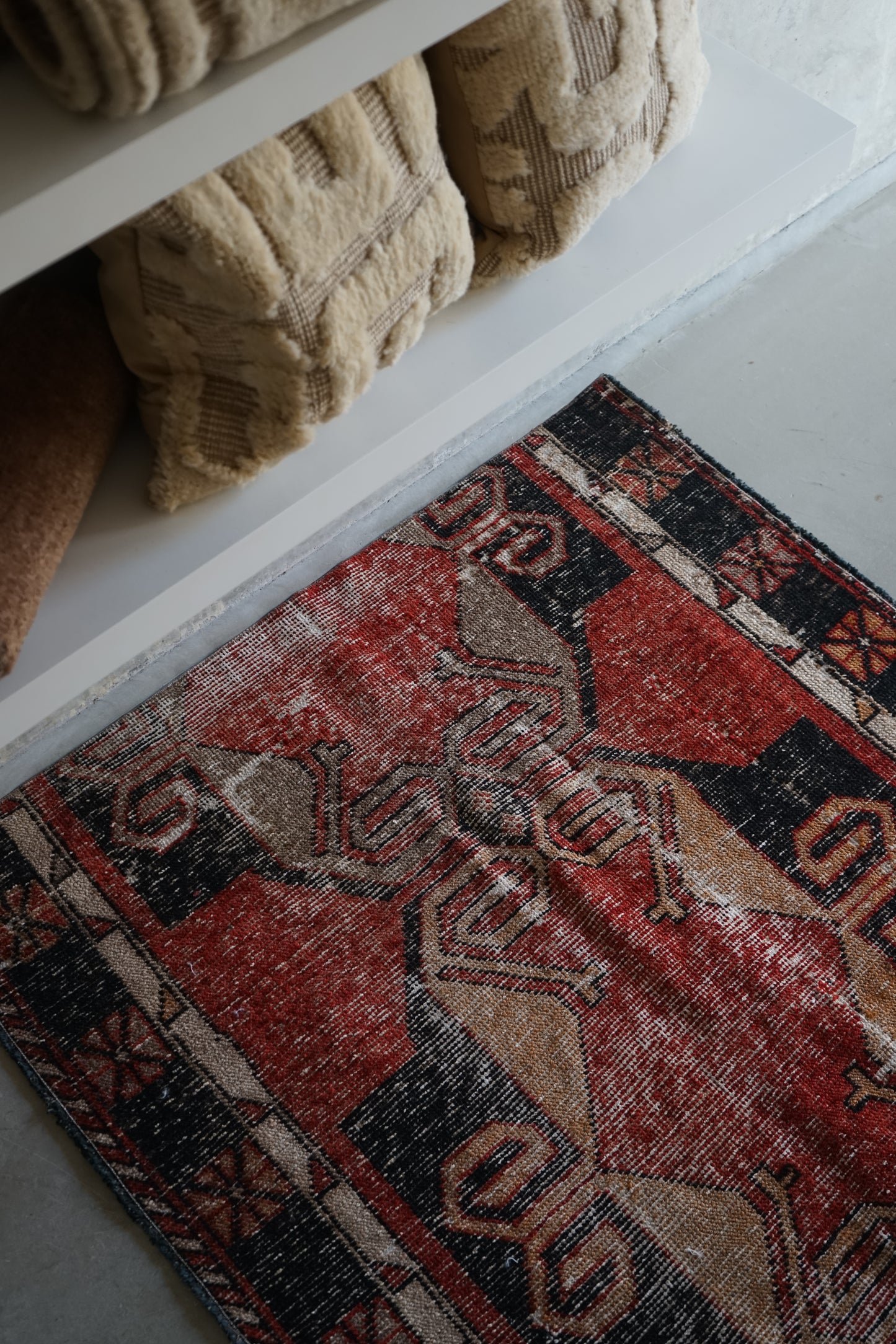 Türkiye Old Oushak Red Small Size 1970年代 103.5 × 102.5 cm No.TR25222