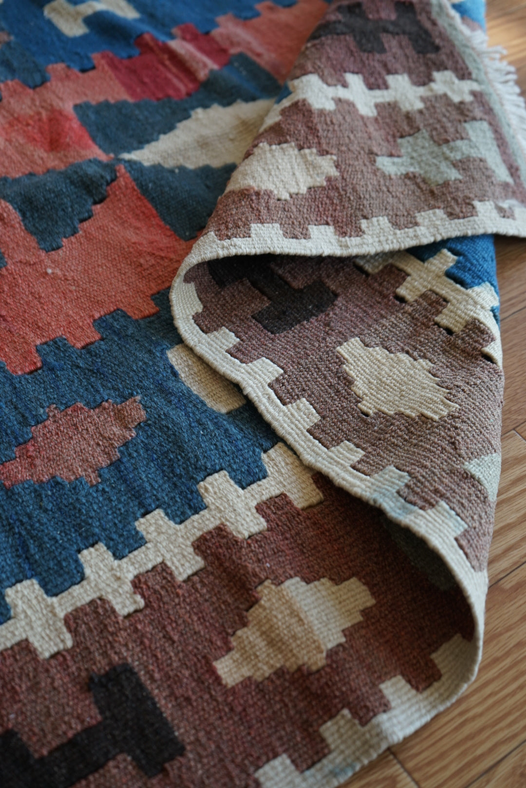 Türkiye Old Kilim Anatoria Tribal Design Blue , Brown , Red 1980年代 145 × 92.5 cm No.TR25549 / 国内送料無料・羊毛手織りキリム