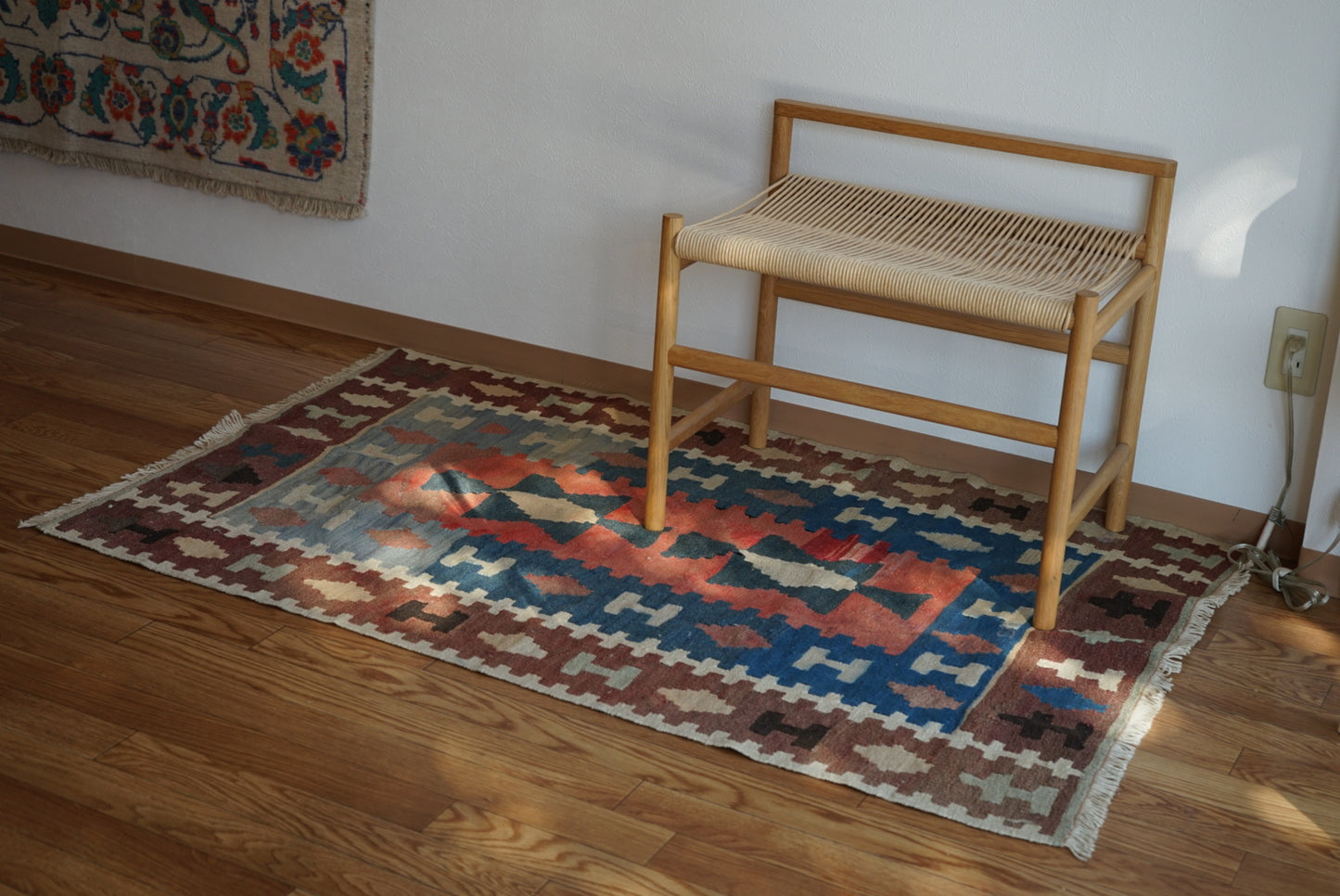 Türkiye Old Kilim Anatoria Tribal Design Blue , Brown , Red 1980年代 145 × 92.5 cm No.TR25549 / 国内送料無料・羊毛手織りキリム