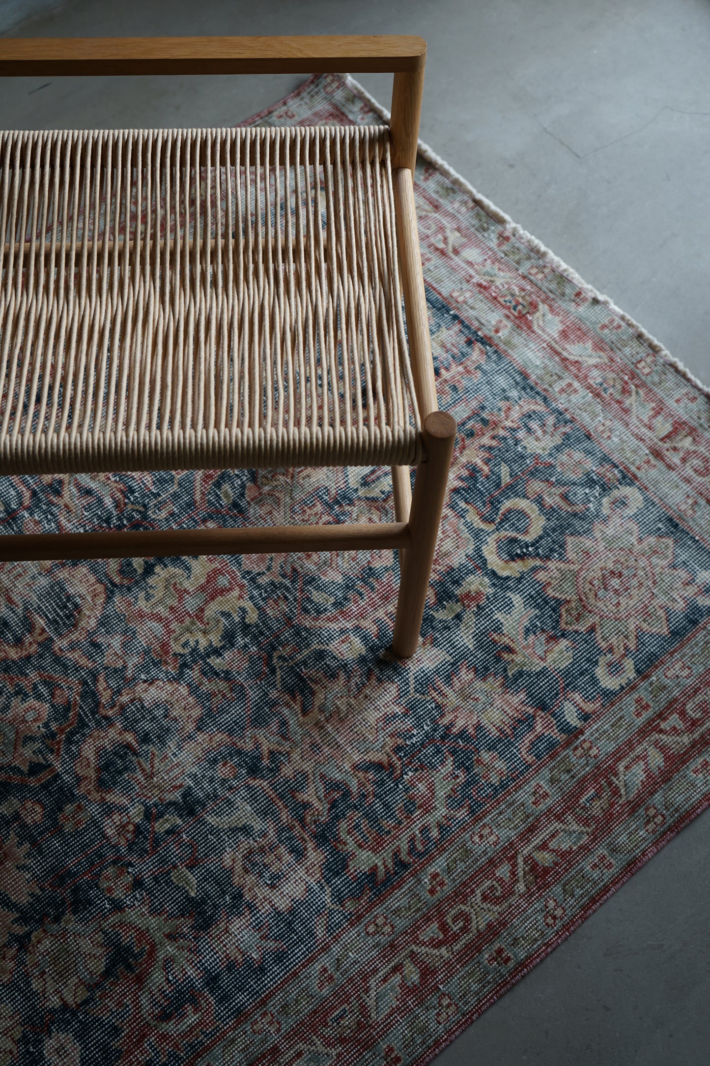 TURKEY OLD ISPARTA NAVY FLORAL 1970年代 207 × 114 cm No.TR25176