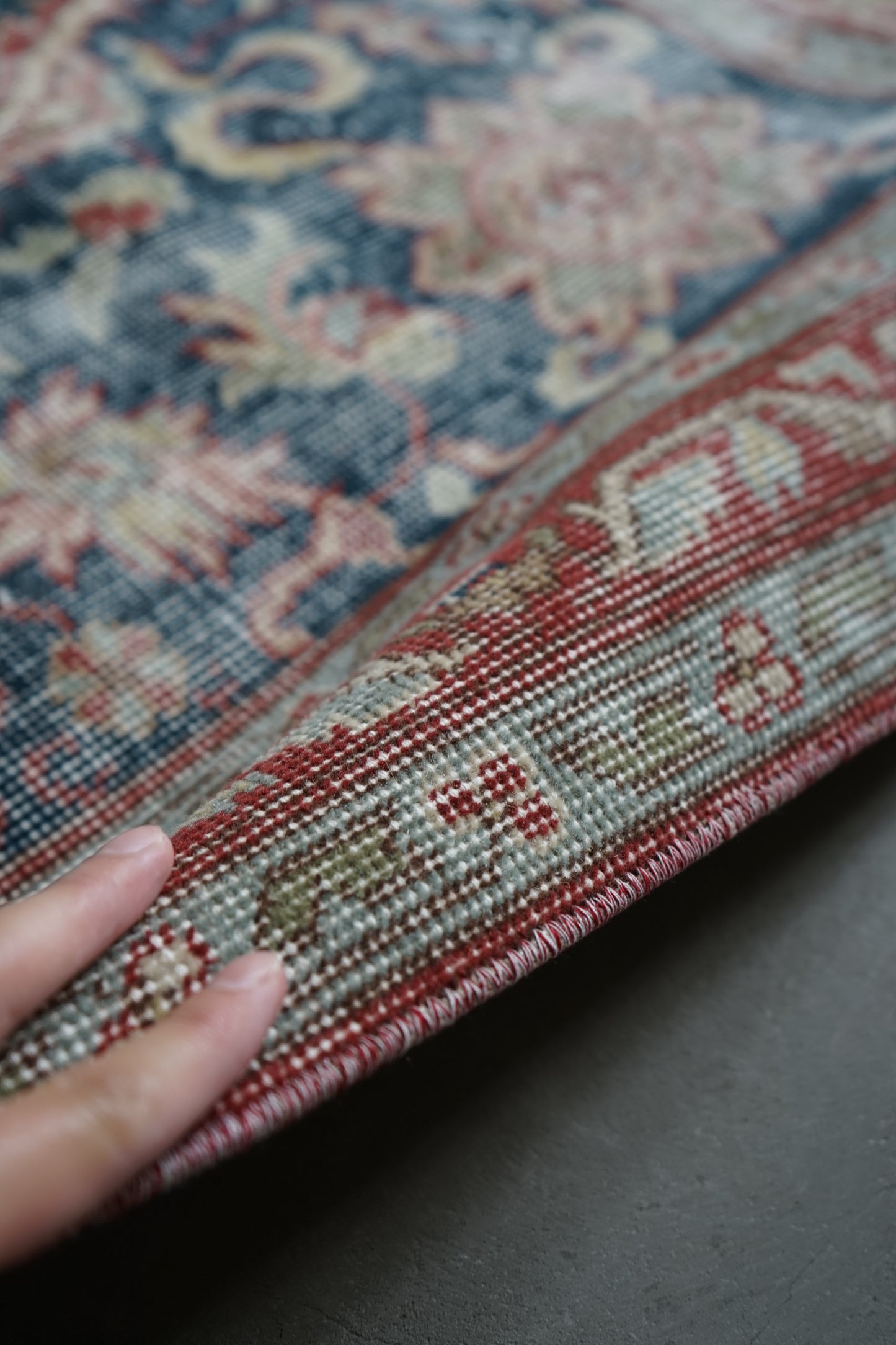 TURKEY OLD ISPARTA NAVY FLORAL 1970年代 207 × 114 cm No.TR25176