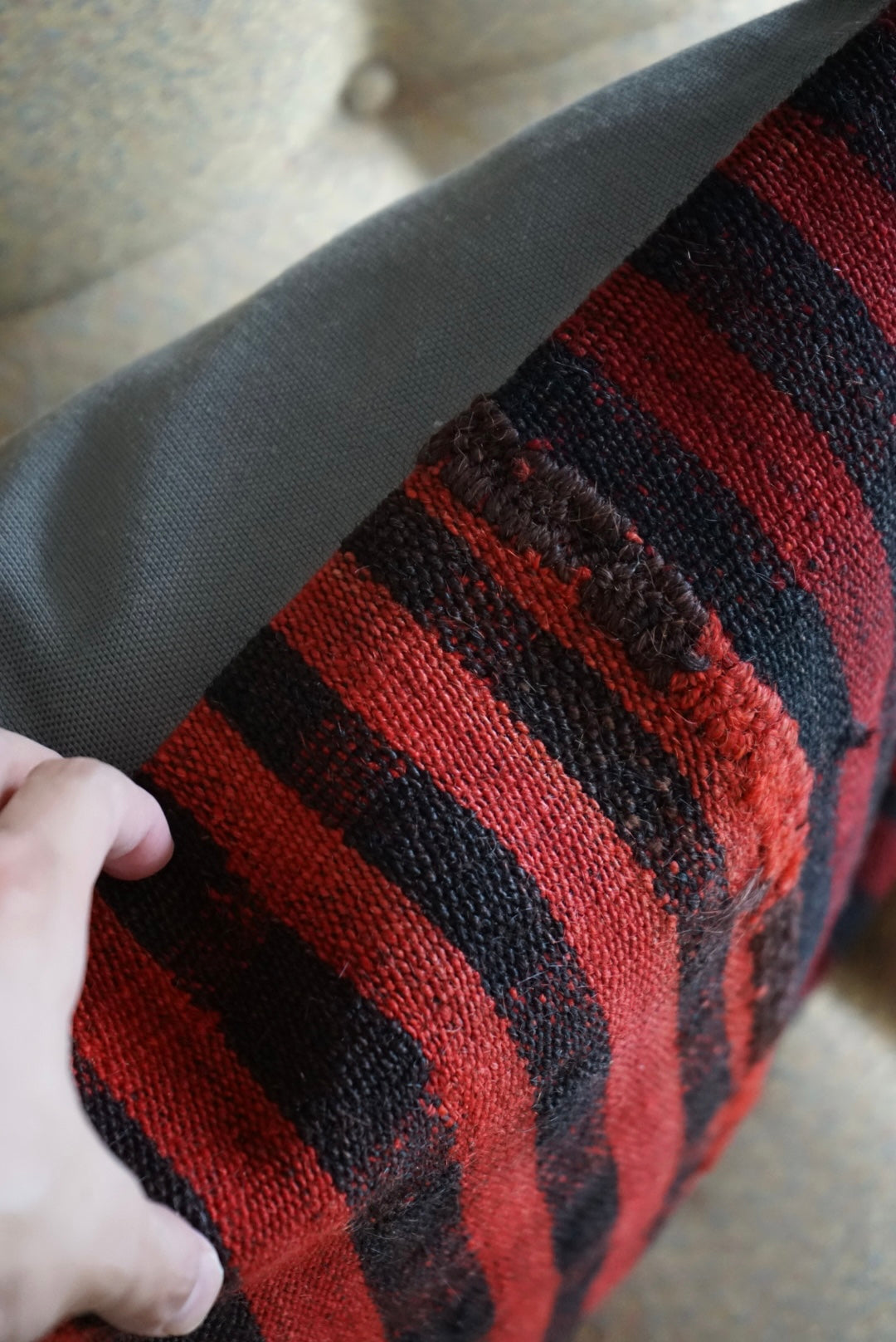 Türkiye Old Kilim Cushion Cover Red , Black Checker Design 50 × 50 cm No.TR25524 / 国内送料無料・羊毛手織りキリム