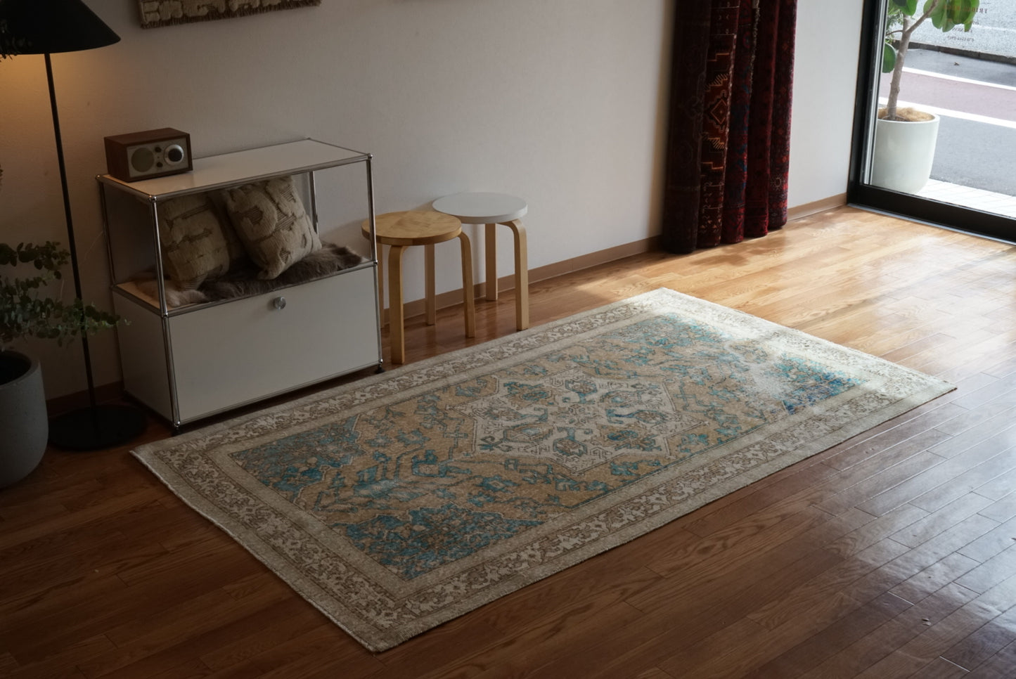 Türkiye Old Oushak Beige , Blue , Medallion 1960年代 227 × 132cm No.TR25454