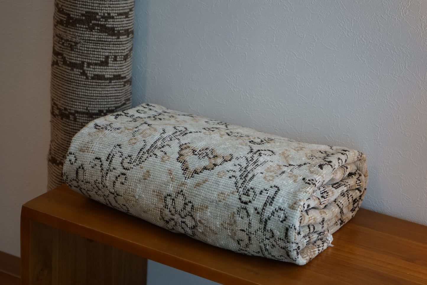 Türkiye Old Isparta Pale Blue , Gold Flower 1970年代 234 × 133 cm No.TR25516 / 国内送料無料・羊毛手織り絨毯