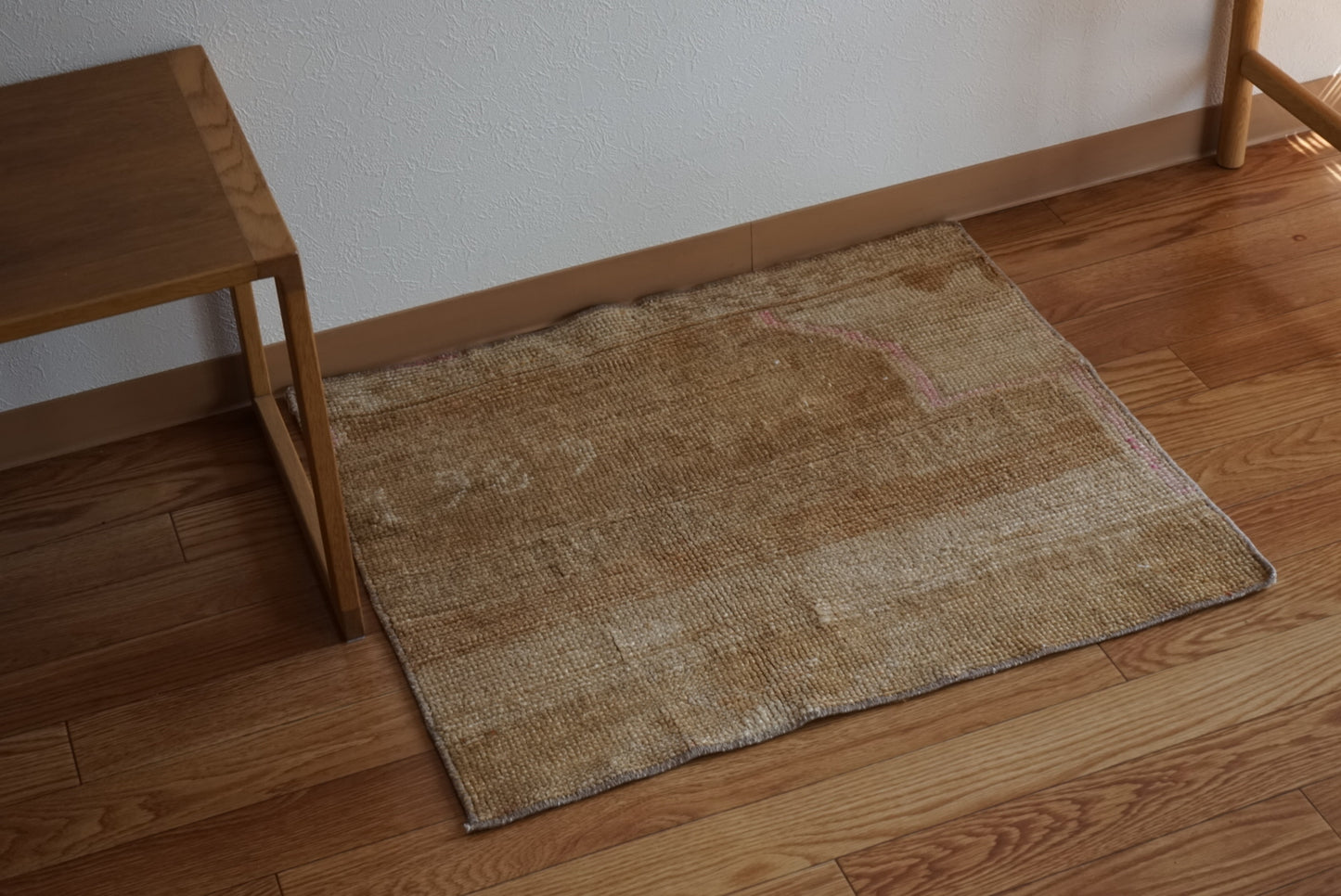 Türkiye Vintage Oushak Beige , Pink ,1989年代 69.5 × 58 cm No.TR25512 / 国内送料無料・羊毛手織り絨毯