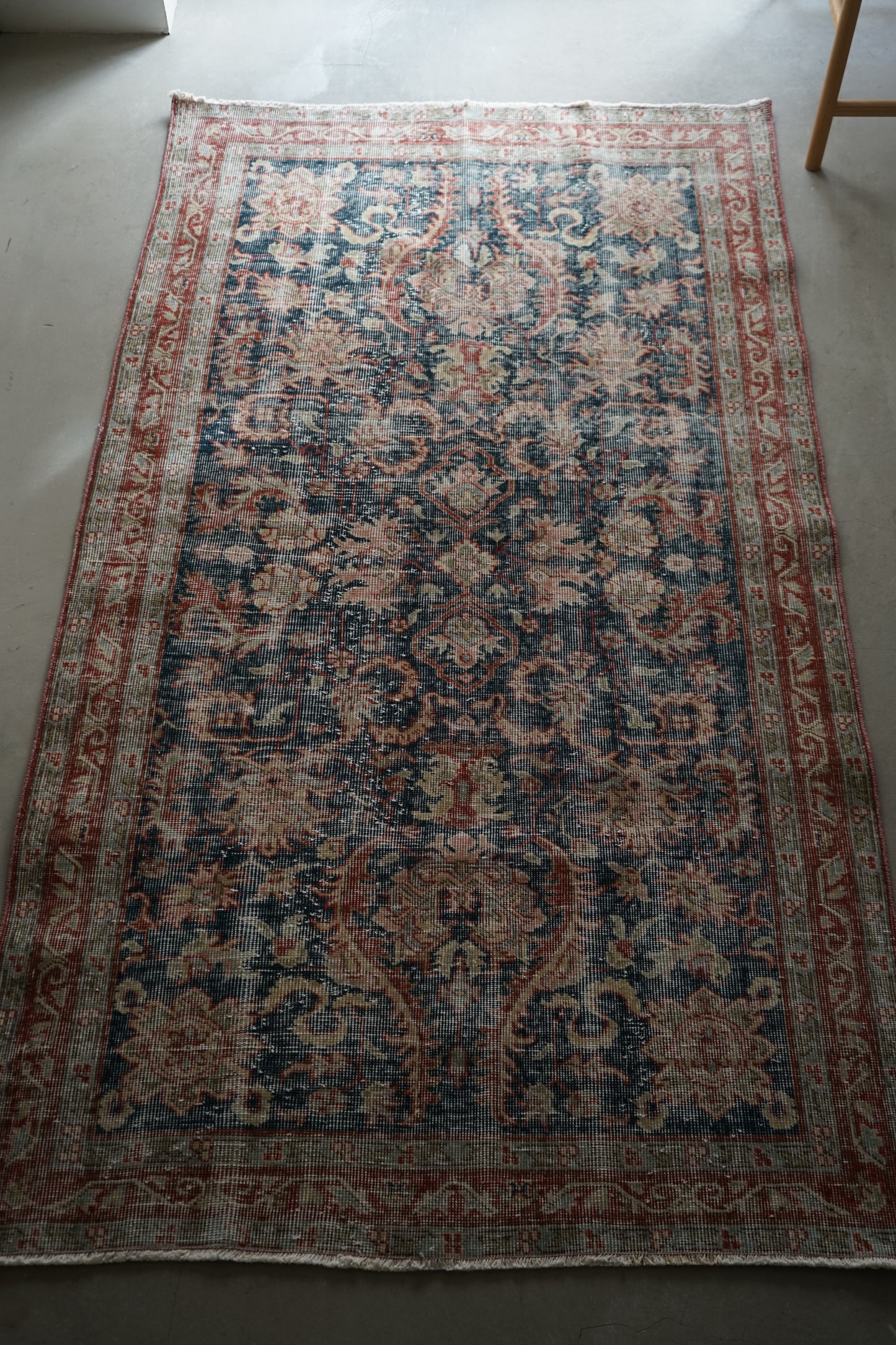 TURKEY OLD ISPARTA NAVY FLORAL 1970年代 207 × 114 cm No.TR25176