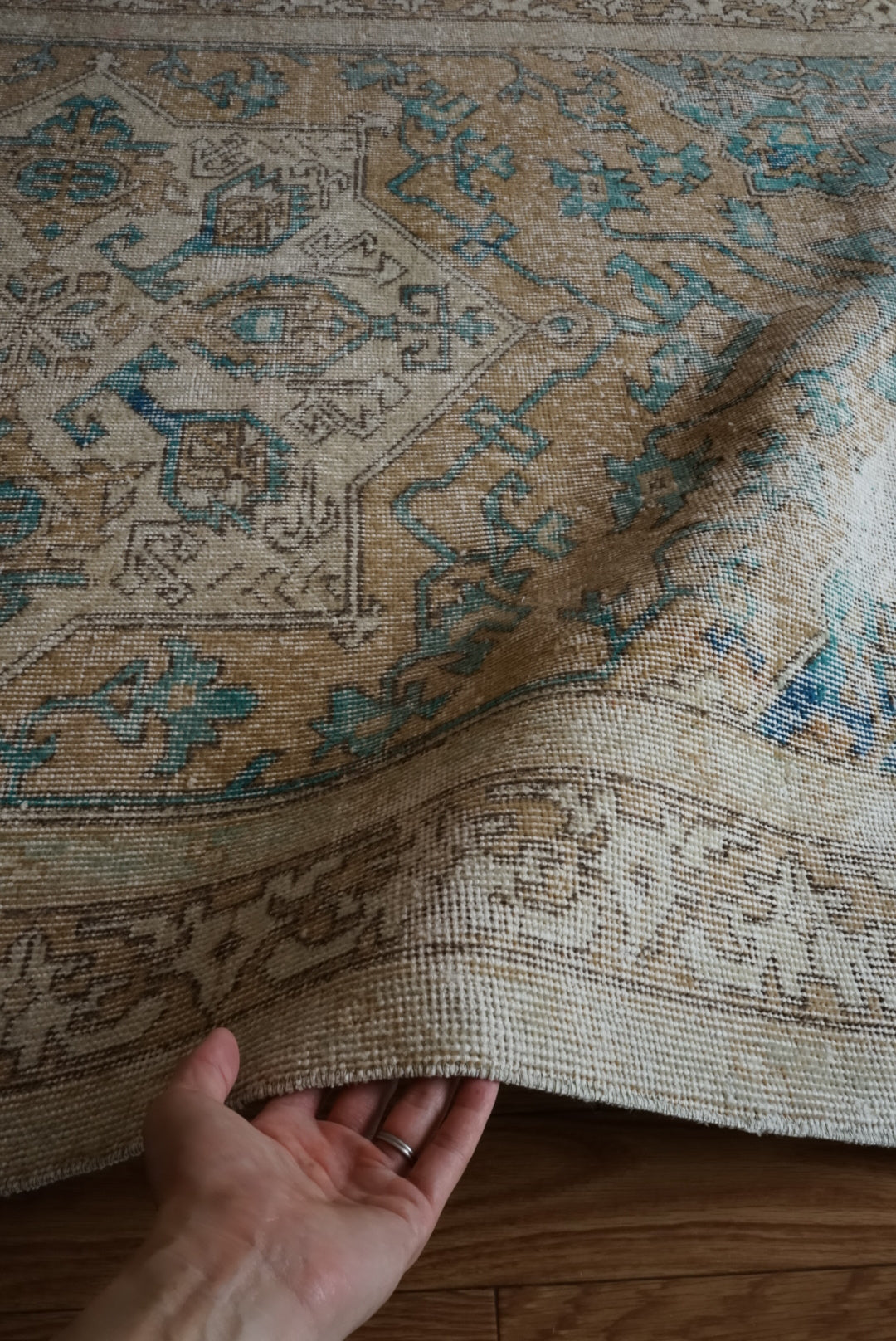Türkiye Old Oushak Beige , Blue , Medallion 1960年代 227 × 132cm No.TR25454