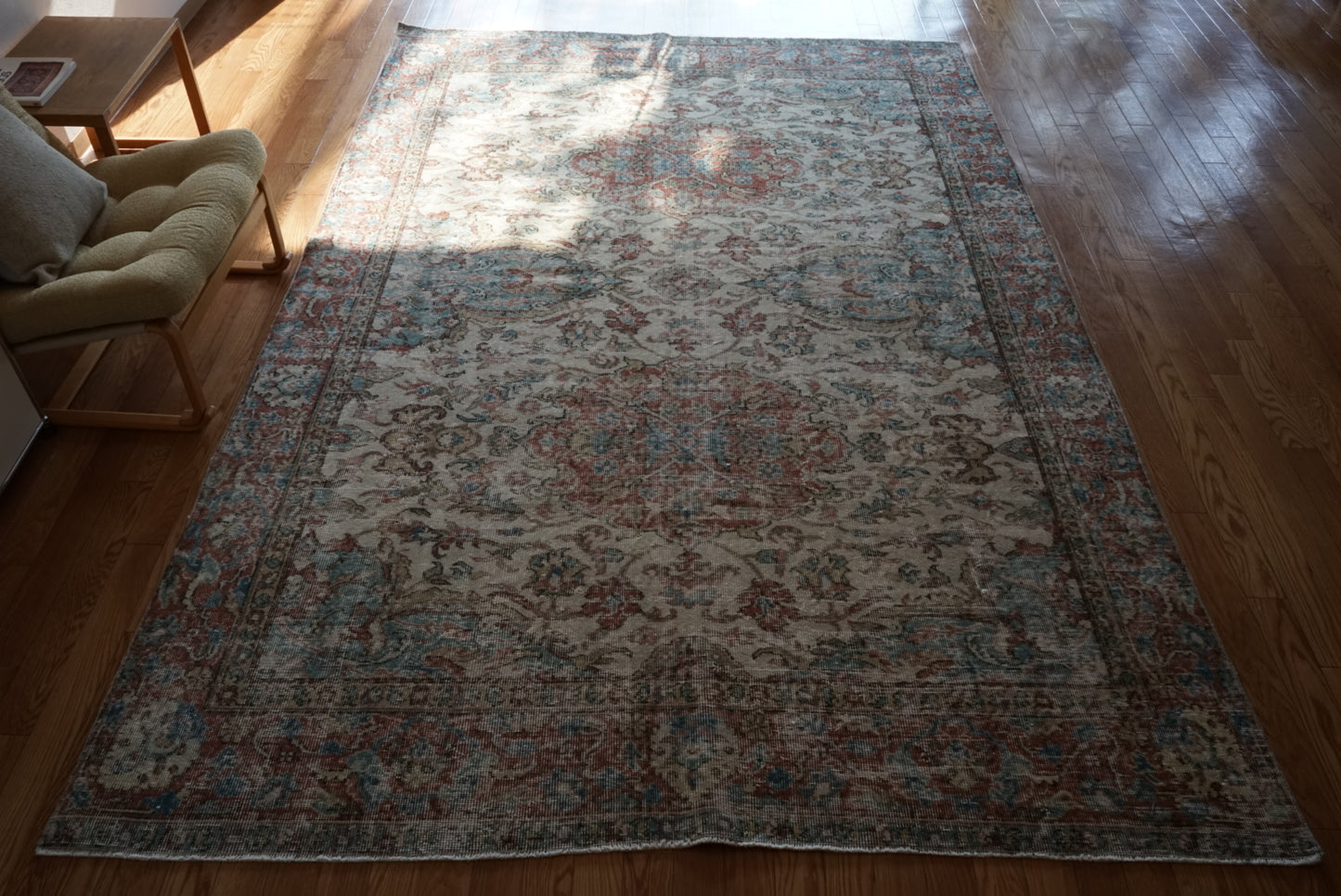 Türkiye Old Isparta Beige , Bric Red , Saxe Blue Flower 1970年代 286 × 189 cm No.TR25506 / 国内送料無料・羊毛手織り絨毯