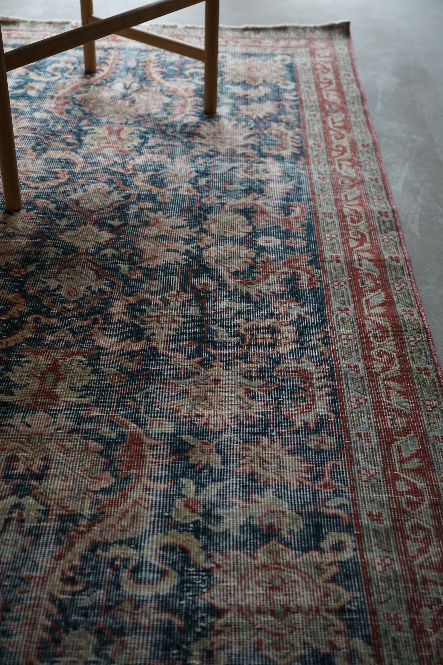 TURKEY OLD ISPARTA NAVY FLORAL 1970年代 207 × 114 cm No.TR25176