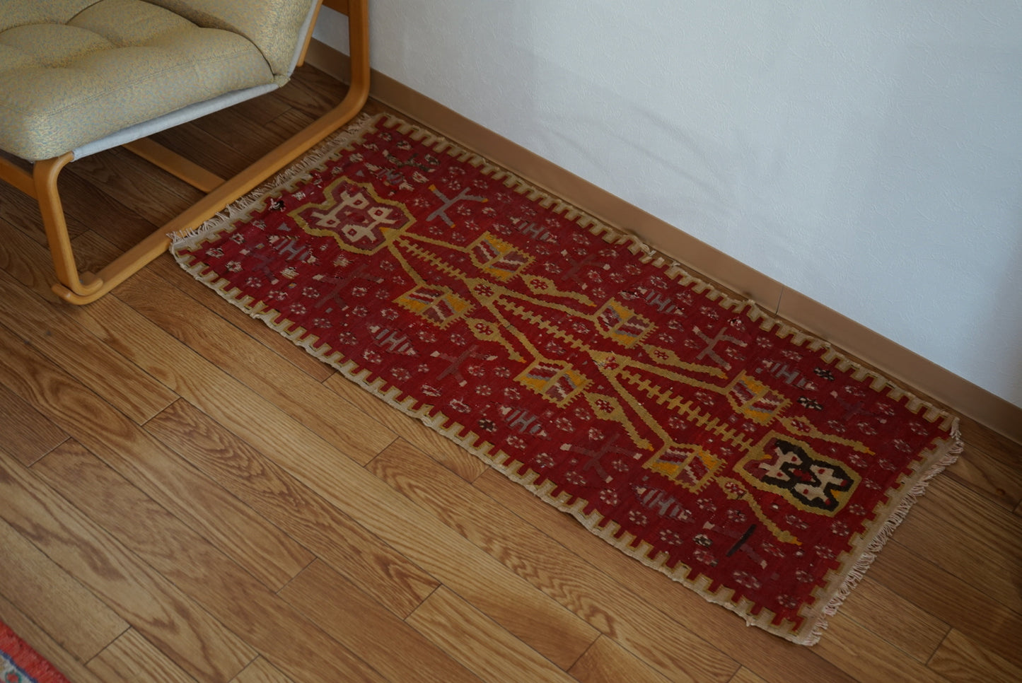 店頭販売 Tribal rug Türkiye Old Anatoria Kilim Tapestry Red , Yellow " Tree of life " 1960年代 111 × 53 cm No.TR25565 / 国内送料無料・羊毛手織りキリム