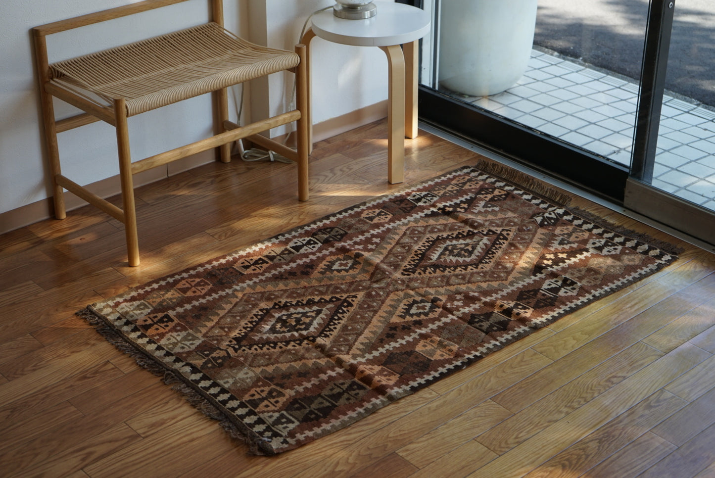 Türkiye Old Kilim Anatoria Tribal Design Brown 1960年代 132 × 79 cm No.TR25550 / 国内送料無料・羊毛手織りキリム