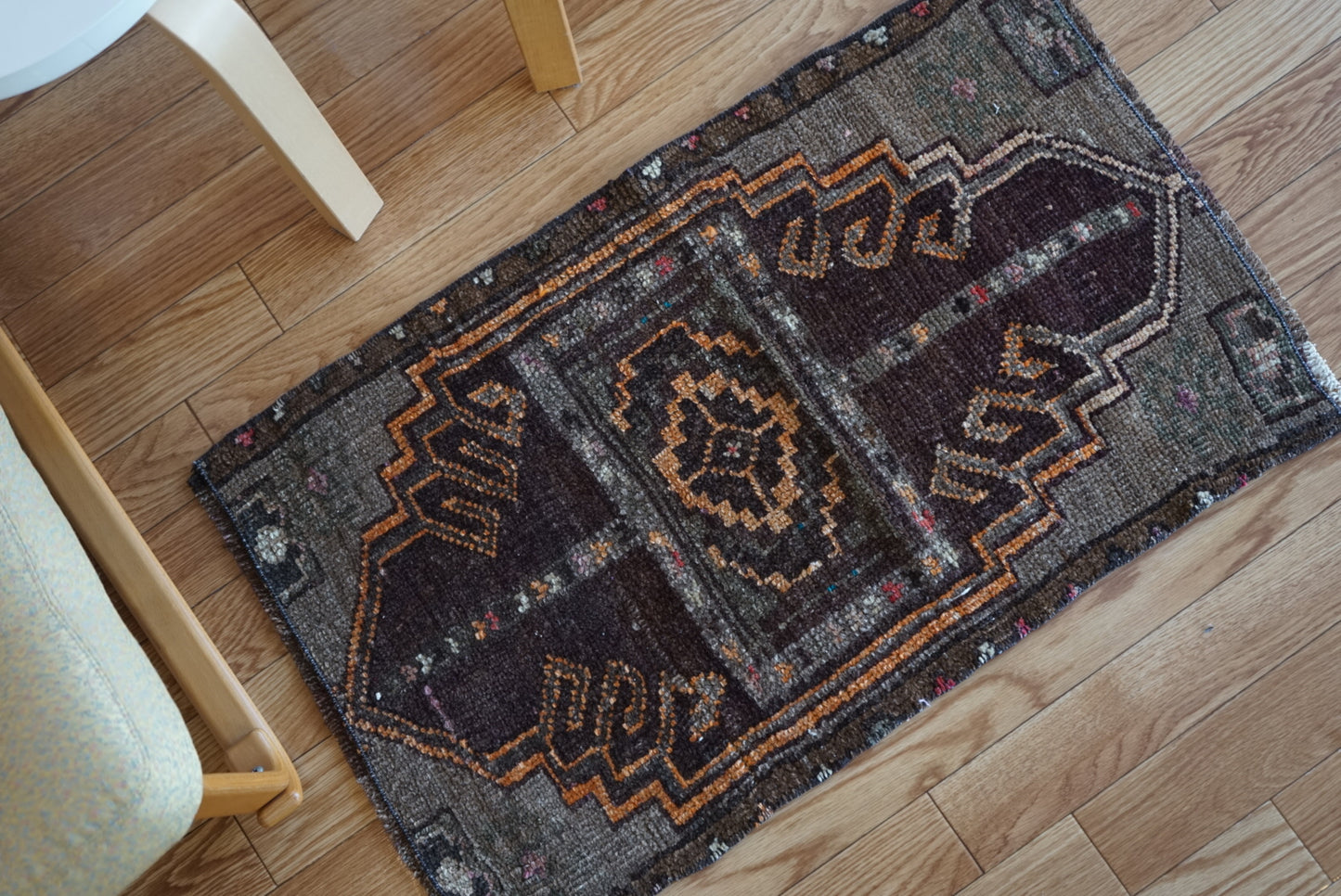 Türkiye Old Oushak Brown , Orange Medallion 1970年代 80.5 × 50 cm No.TR25415
