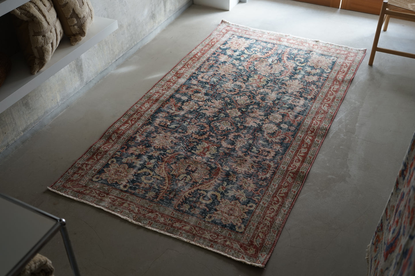 TURKEY OLD ISPARTA NAVY FLORAL 1970年代 207 × 114 cm No.TR25176