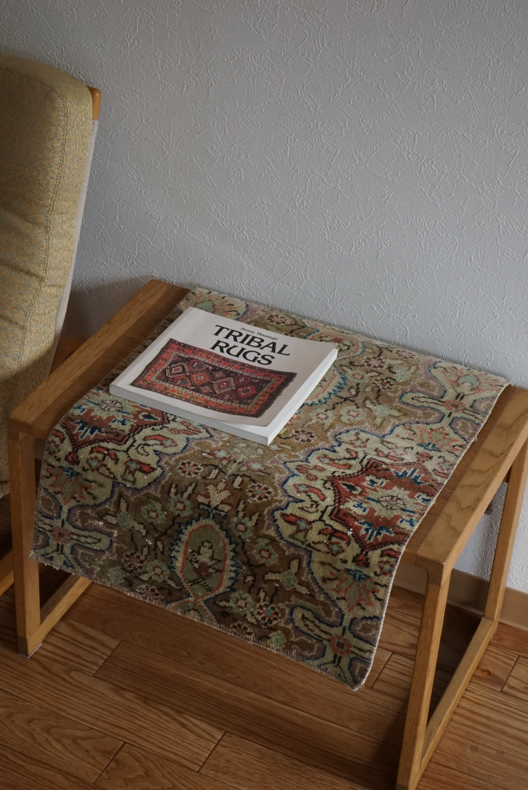 Türkiye Old Oushak Beige Flower 1970年代 71.5 × 42.5 cm No.TR25500 / 国内送料無料