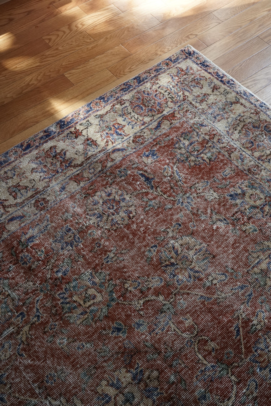Türkiye Old Isparta Red , Blue Flower Medallion 1970年代 272.5 × 176.5 cm No.TR25508 / 国内送料無料・羊毛手織り絨毯