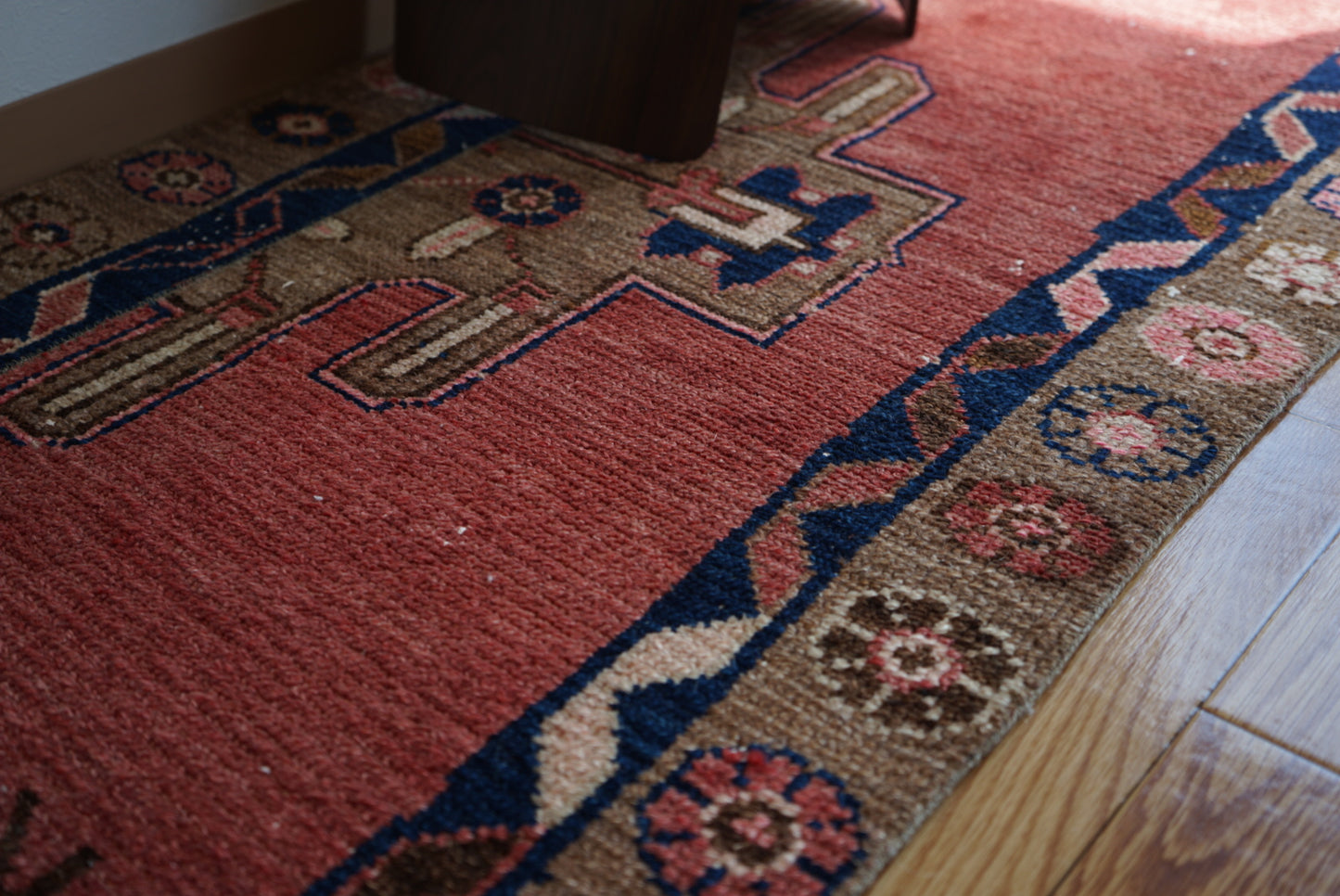Türkiye Old Oushak Salmon Pink , Navy Runner 1970年代 133.5 × 68 cm No.TR25295