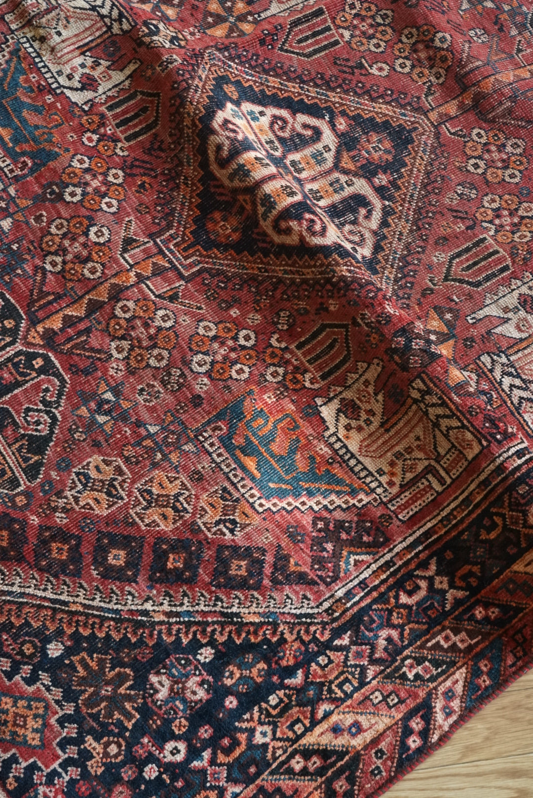 店頭販売 IRAN ANTIQUE SHIRAZ QASHQAI HEYBATLO 1880年代 235 × 148 cm / 国内送料無料・羊毛手織り絨毯